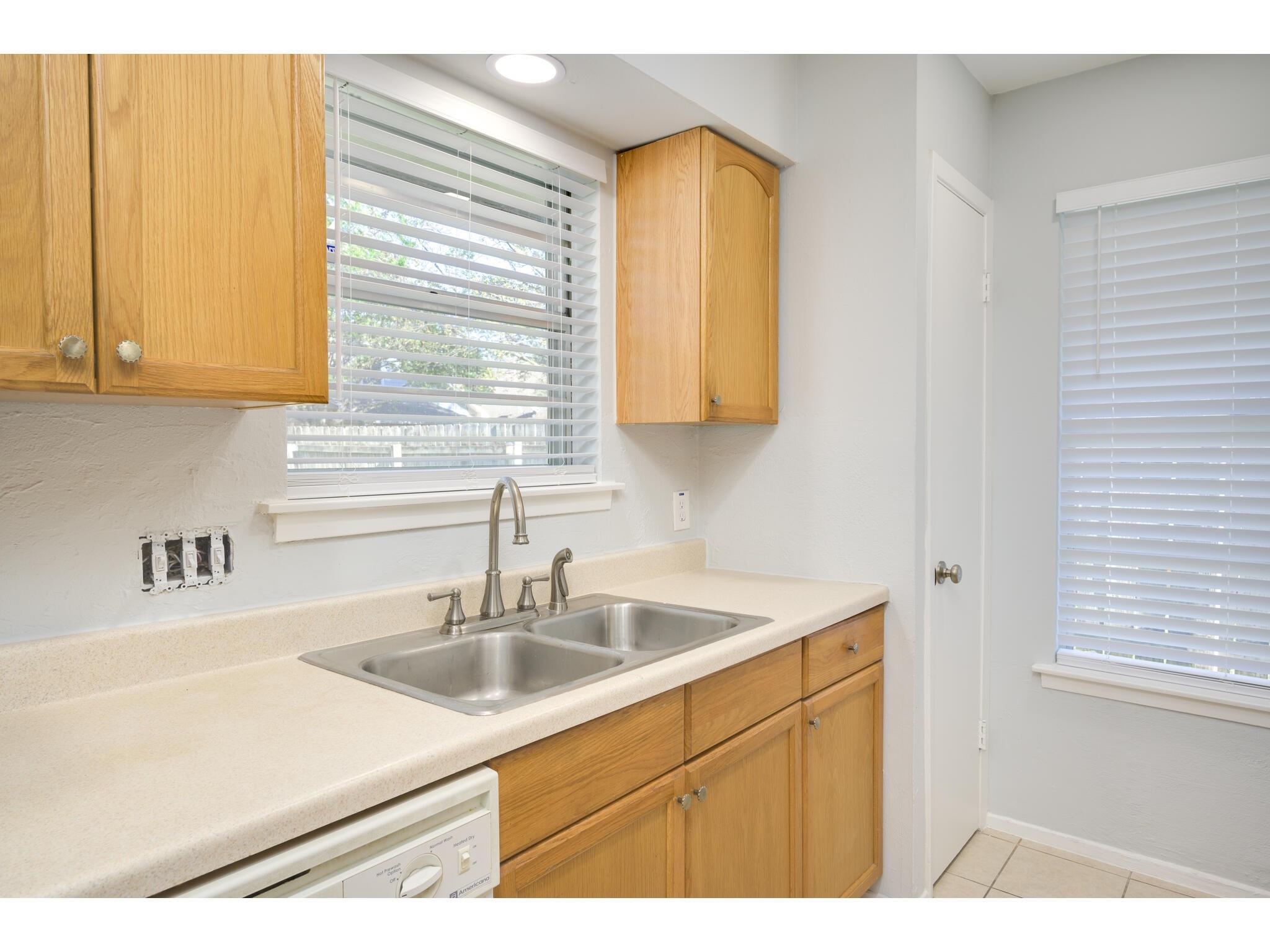 2104 Magazine St Property Photo 11
