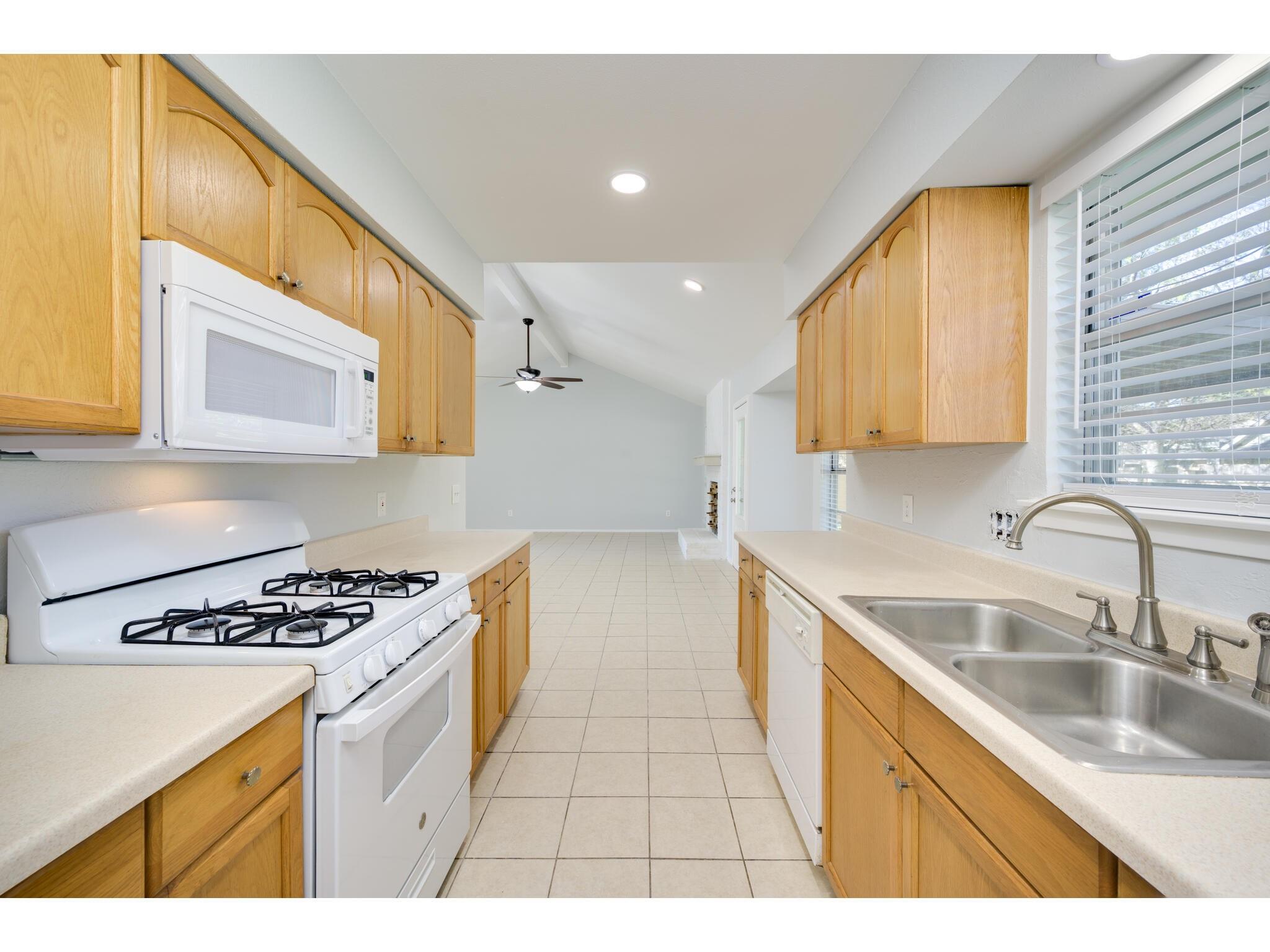 2104 Magazine St Property Photo 12