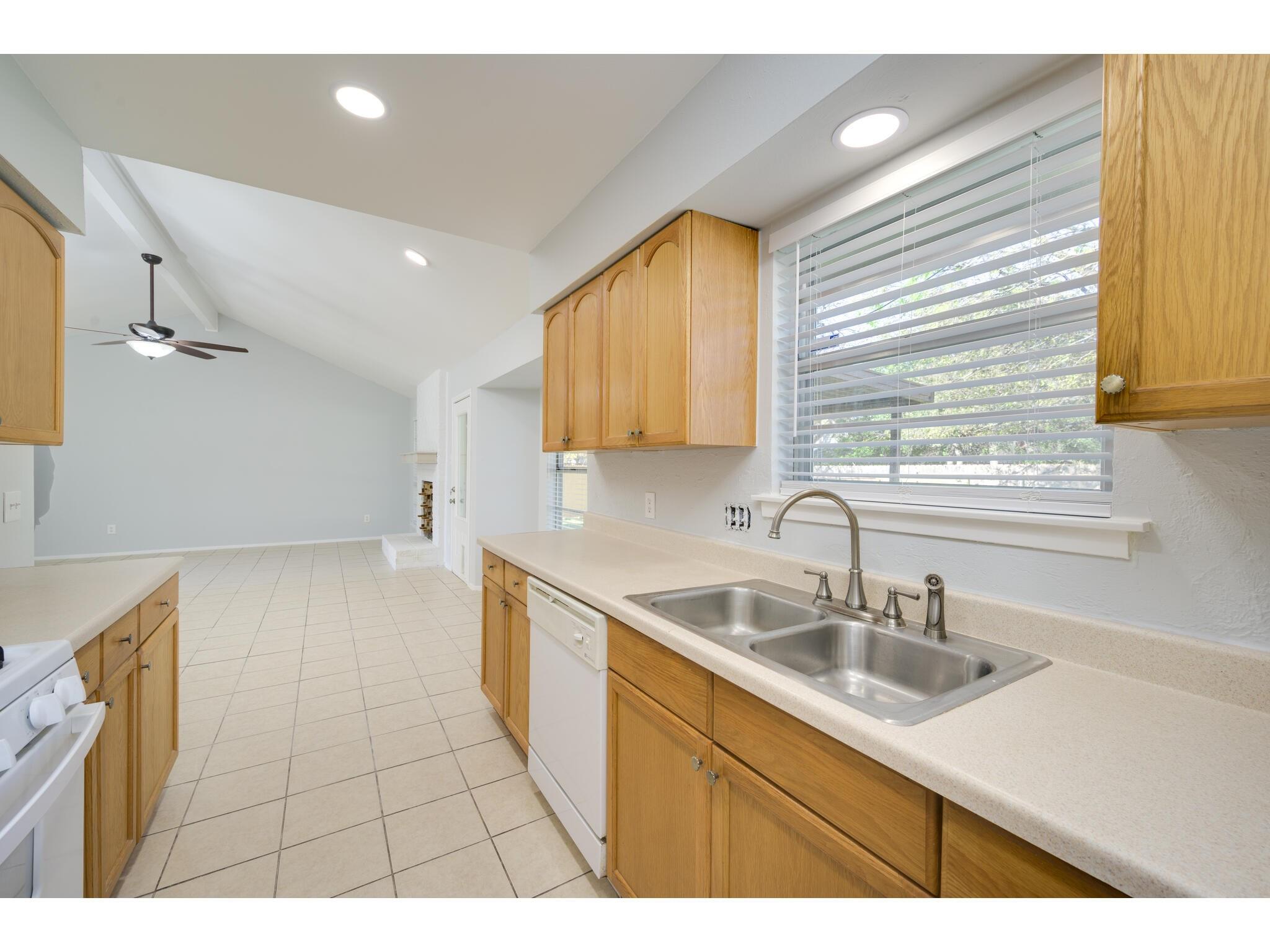 2104 Magazine St Property Photo 13