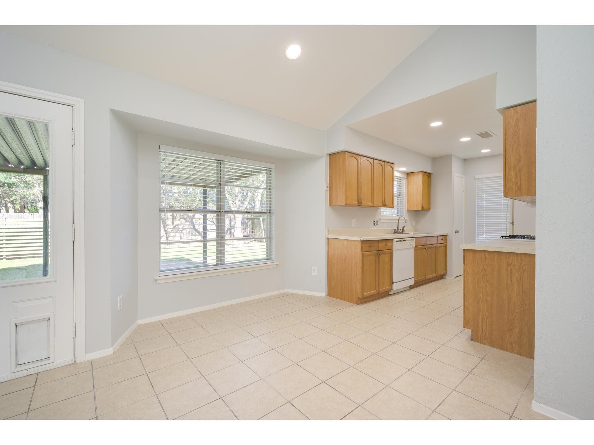 2104 Magazine St Property Photo 14