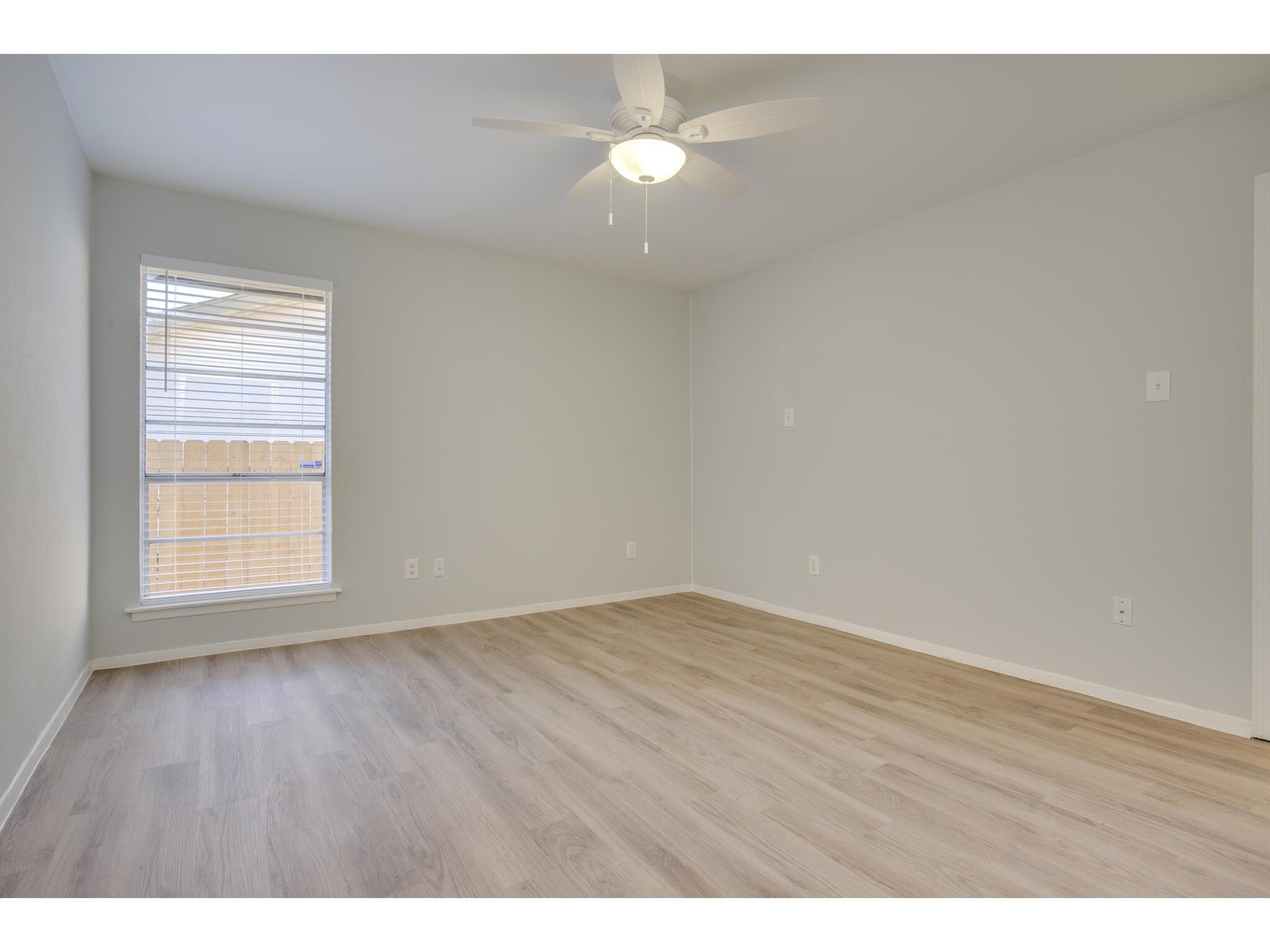 2104 Magazine St Property Photo 15