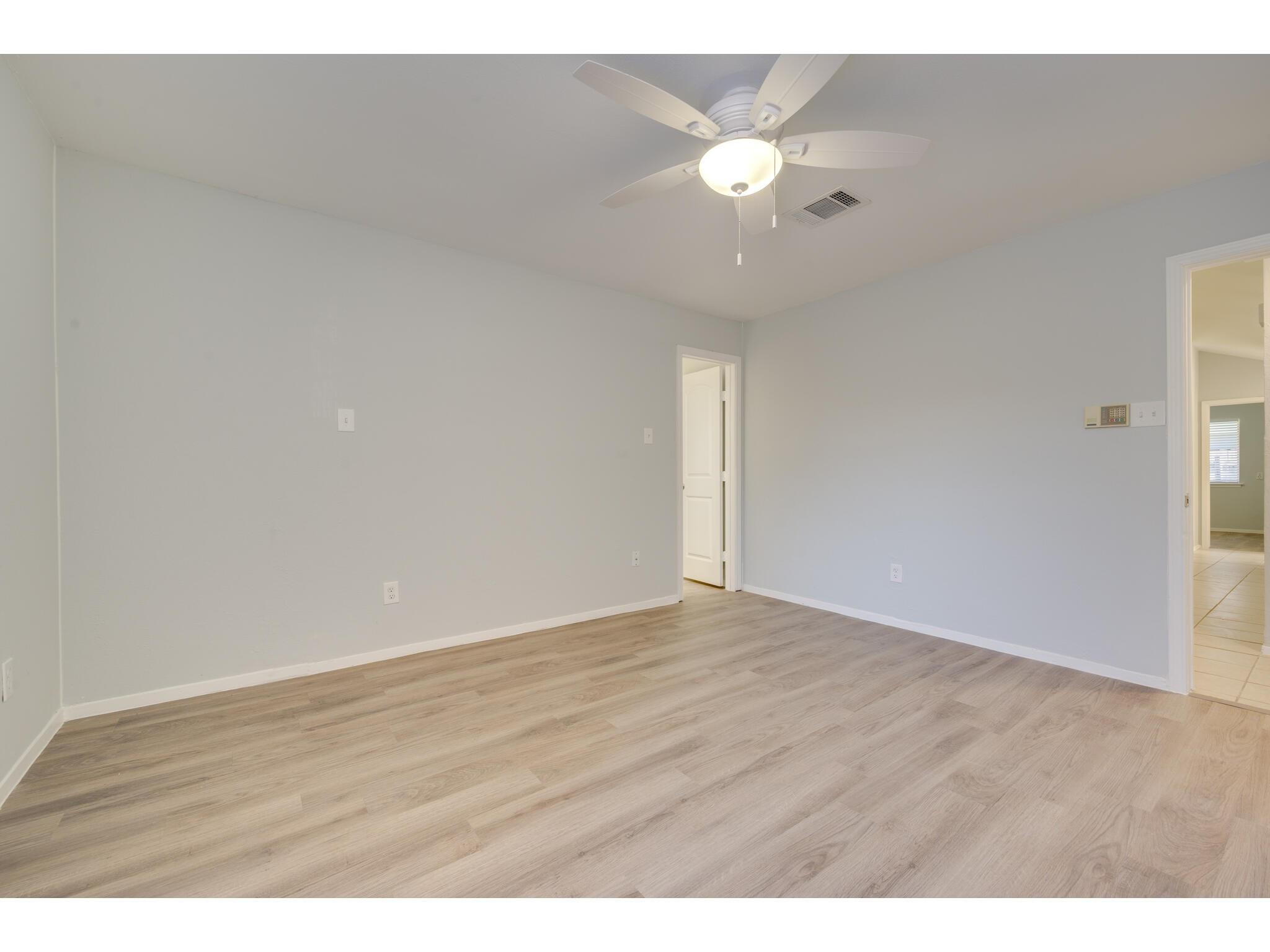 2104 Magazine St Property Photo 16