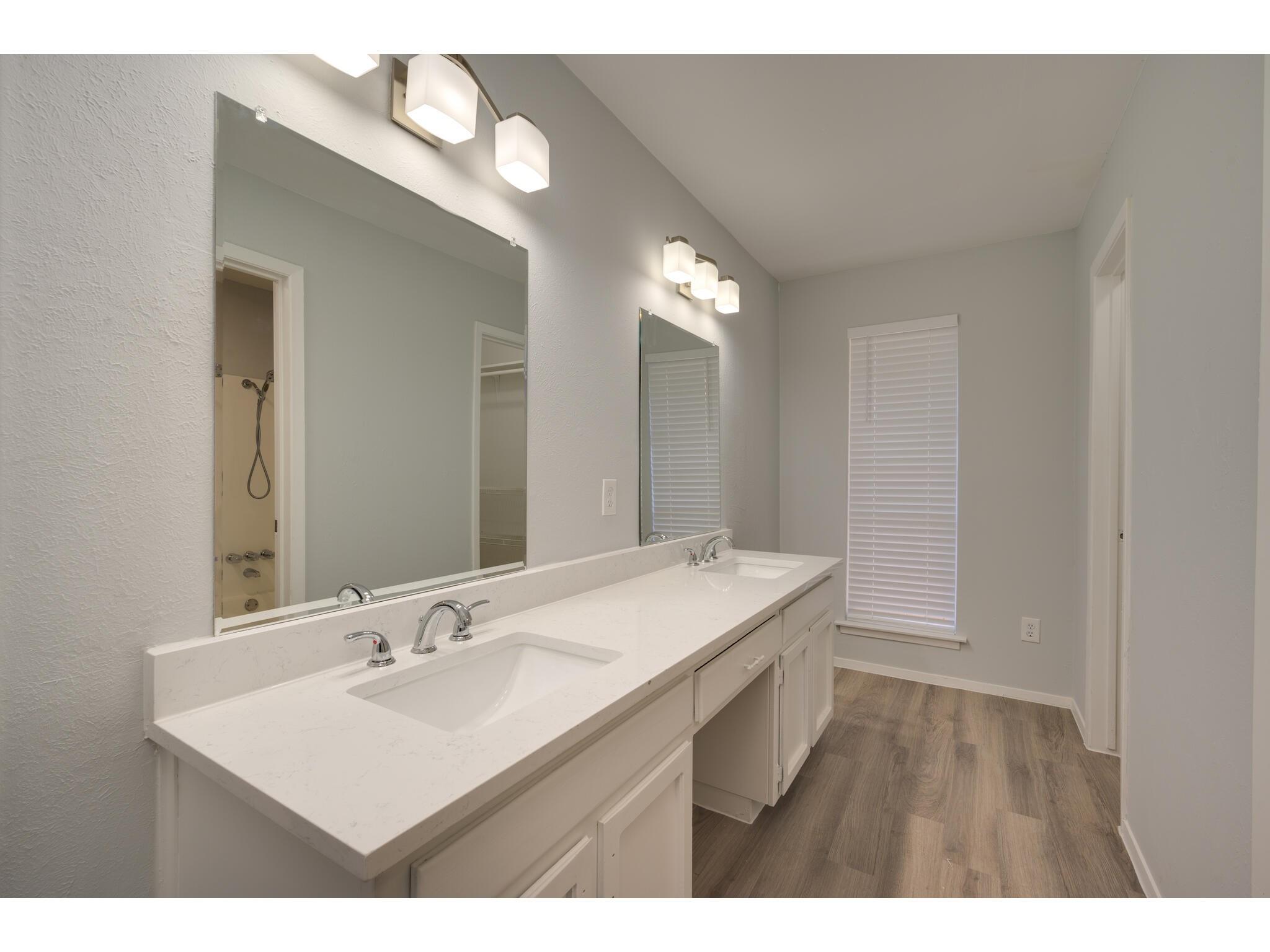 2104 Magazine St Property Photo 19
