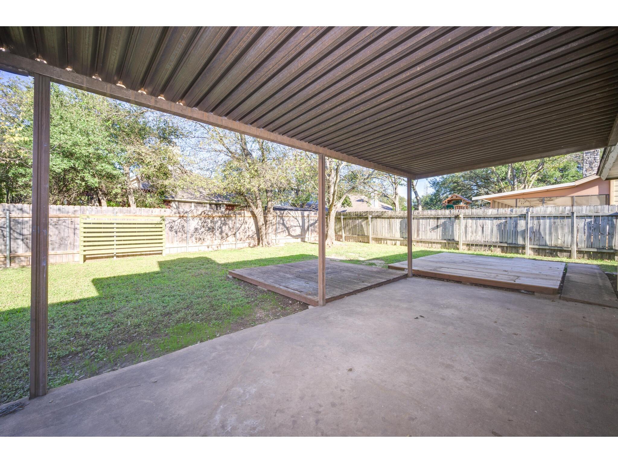 2104 Magazine St Property Photo 24