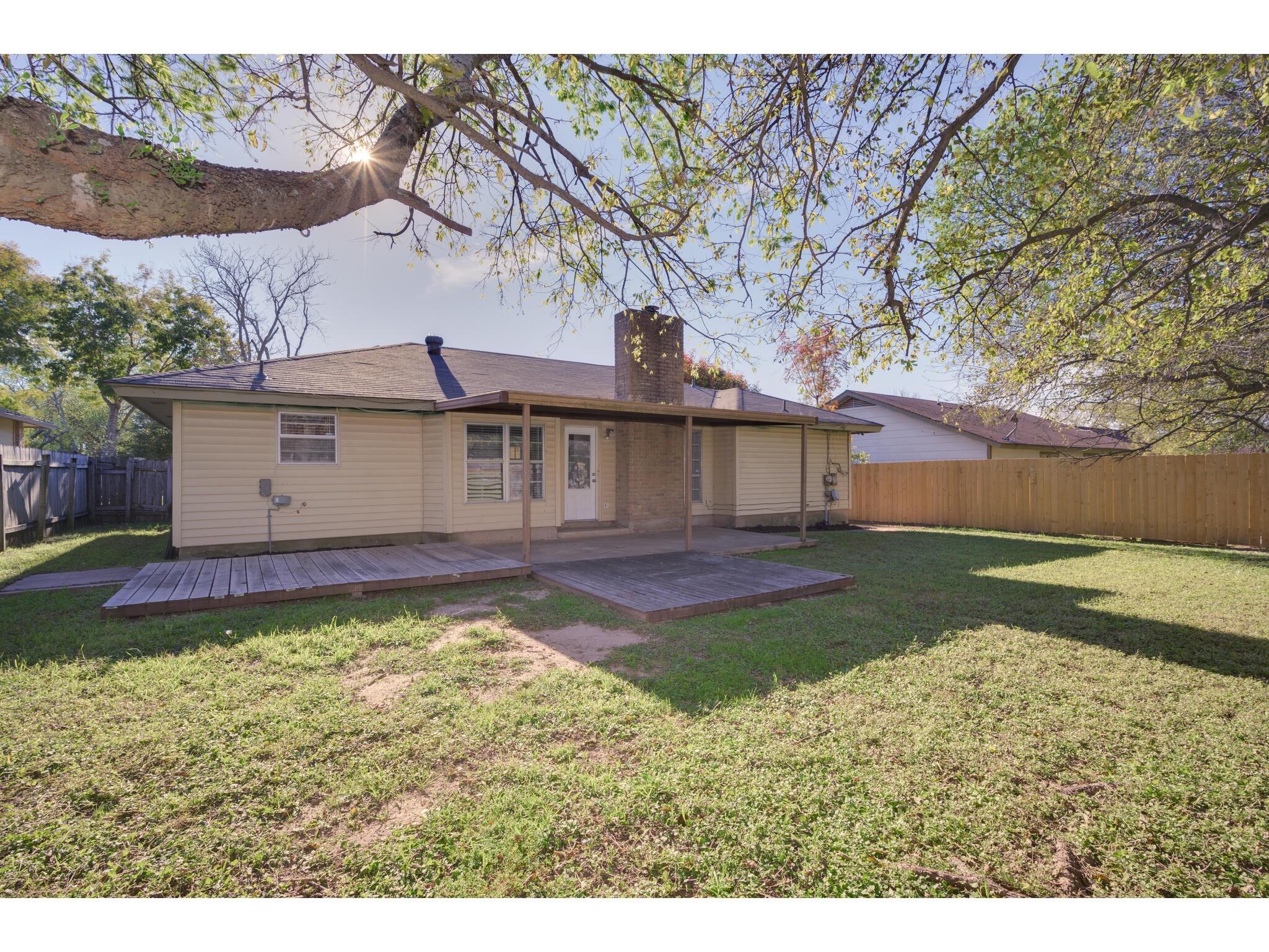 2104 Magazine St Property Photo 27