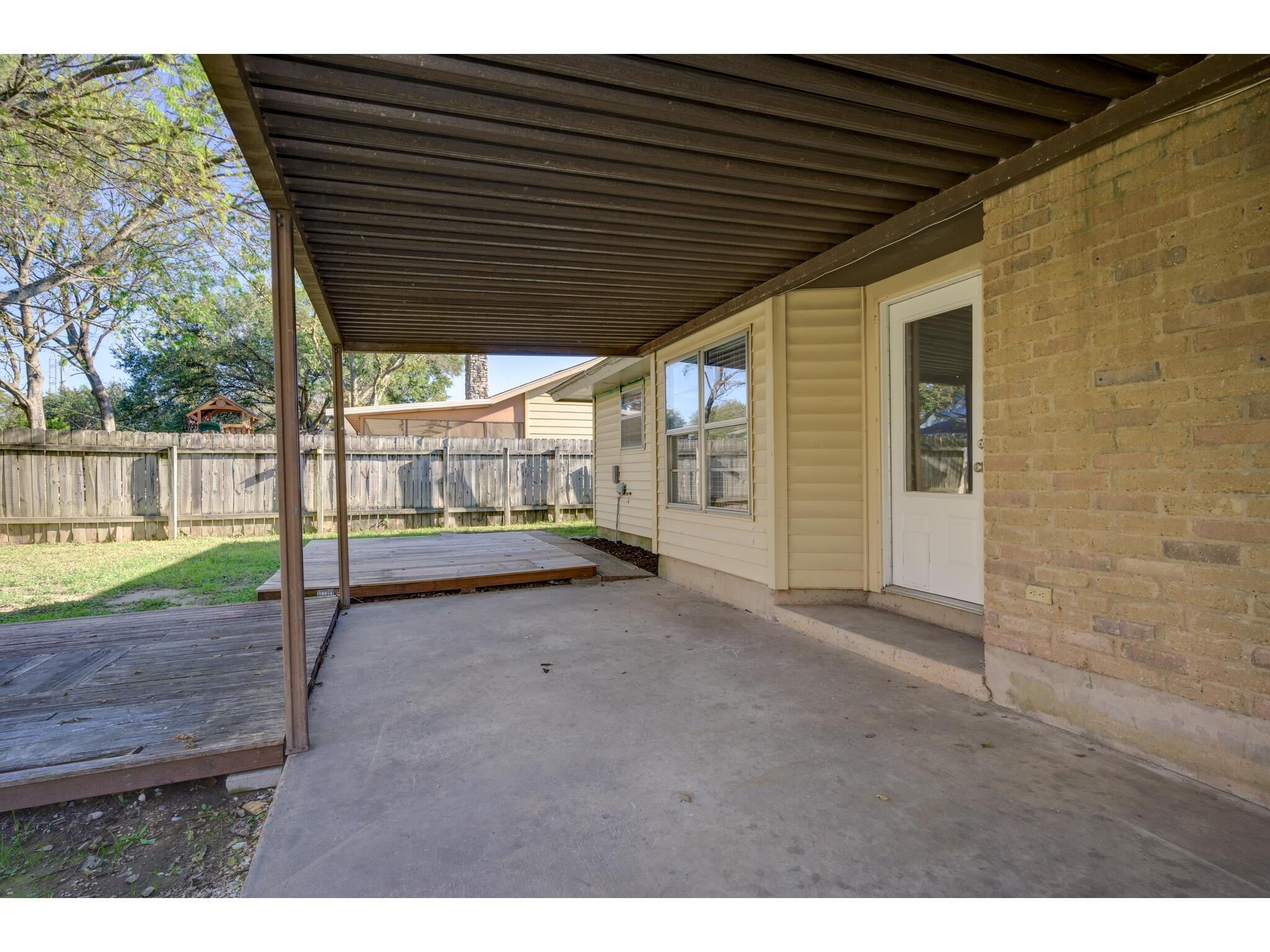 2104 Magazine St Property Photo 29