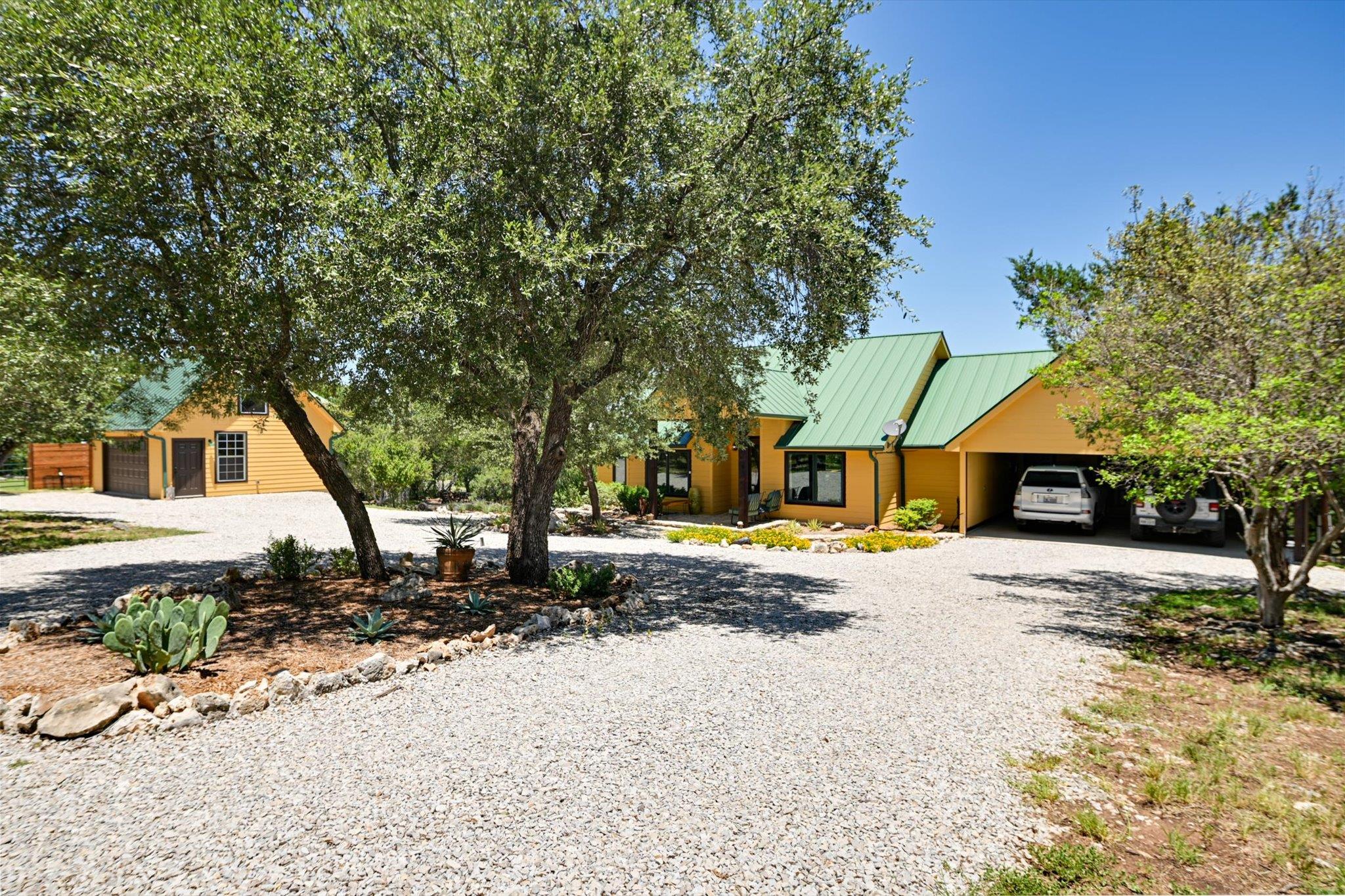 24240 Spur Trl Property Photo 3