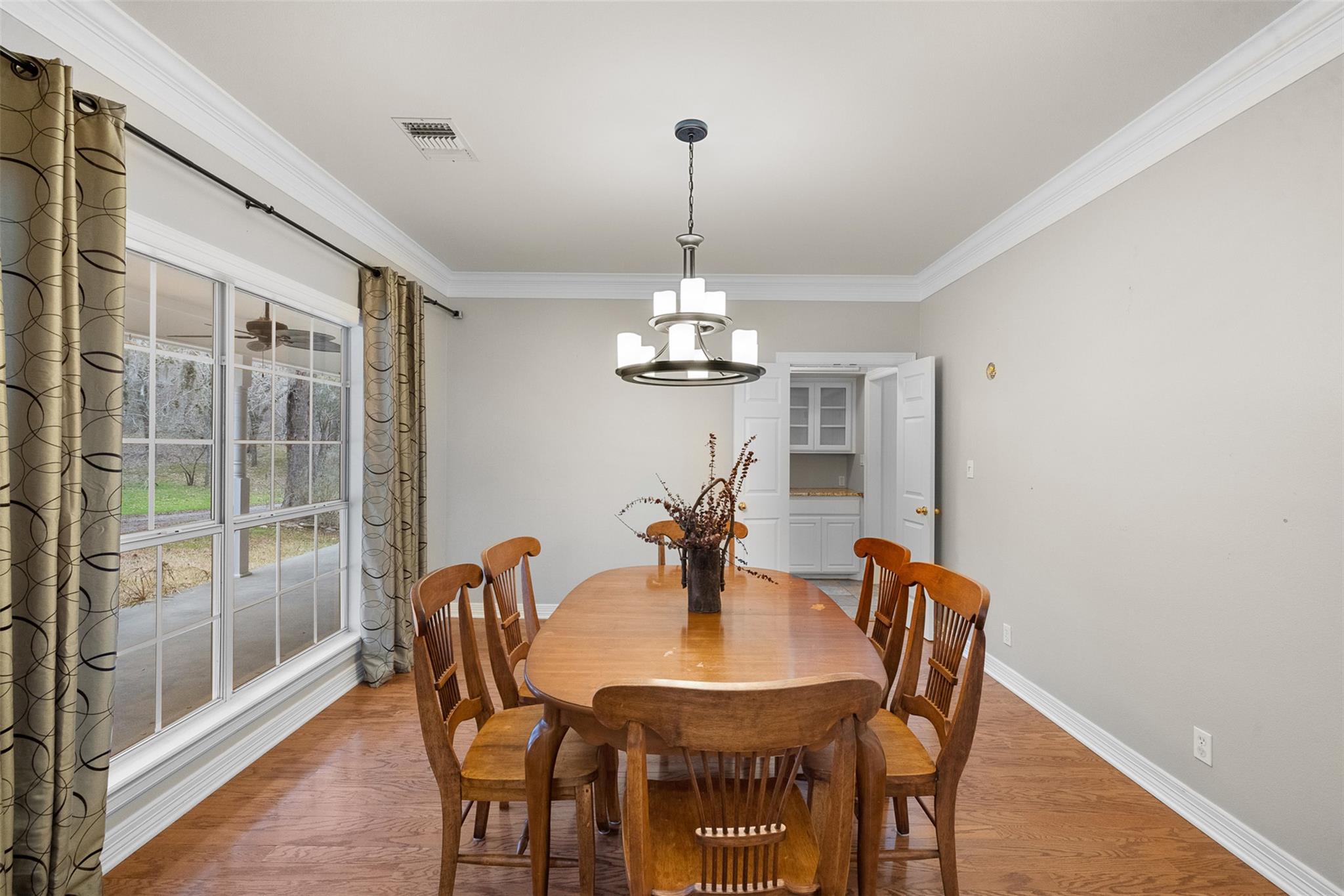601 Country Club Ct Property Photo 6