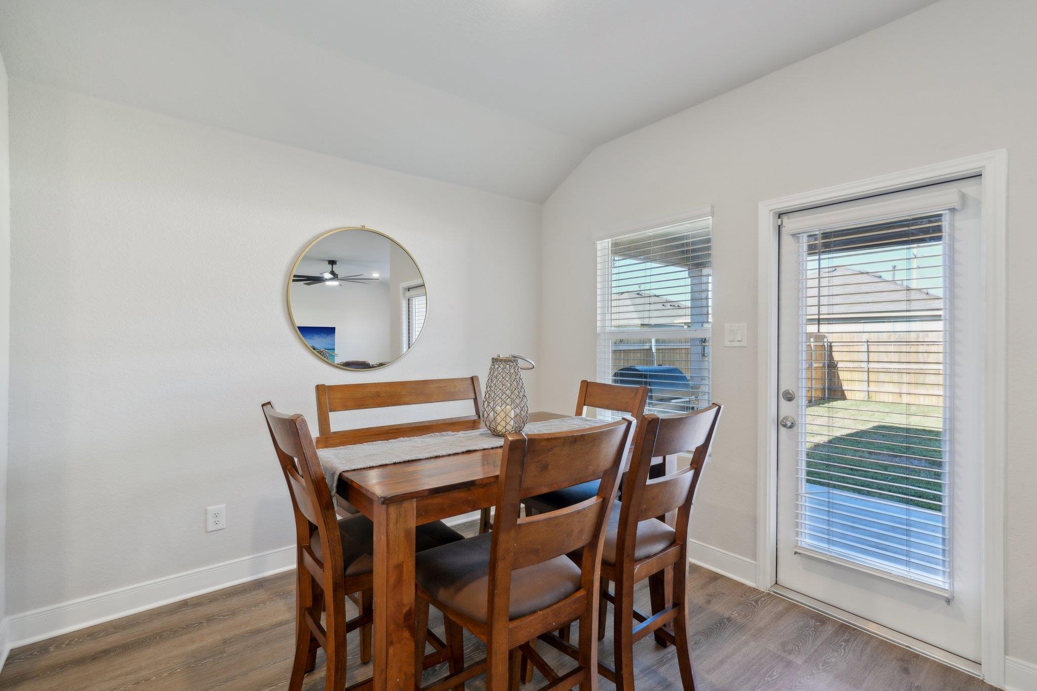 1428 Redwood Crk Property Photo 11