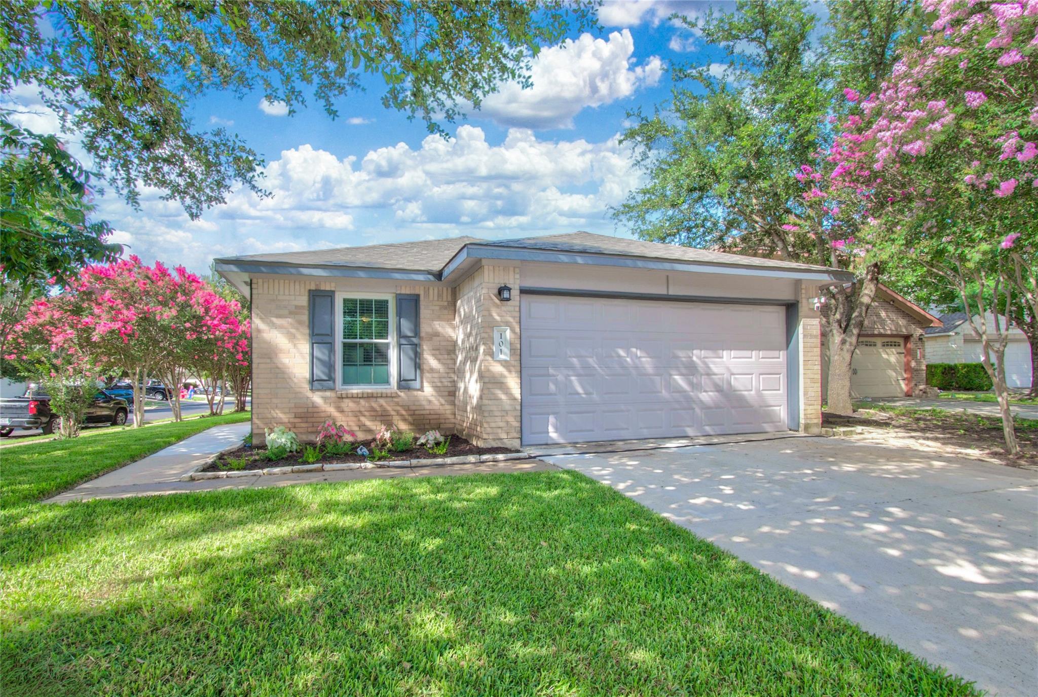 101 Texas Ash Cv Property Photo 1