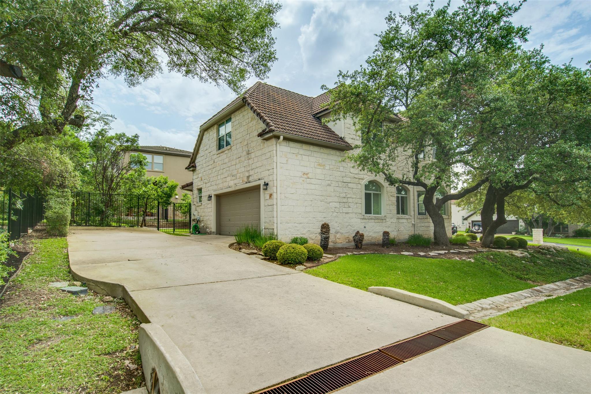 18 Glenway Dr Property Photo 3