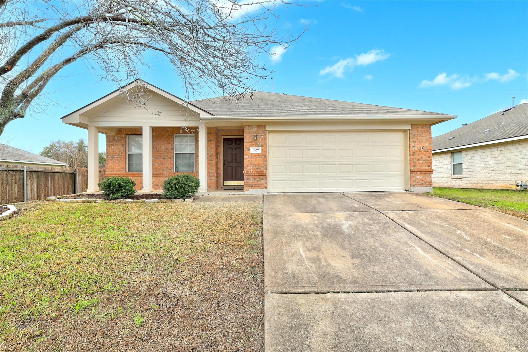 1307 Ridgewood Dr Property Photo 1