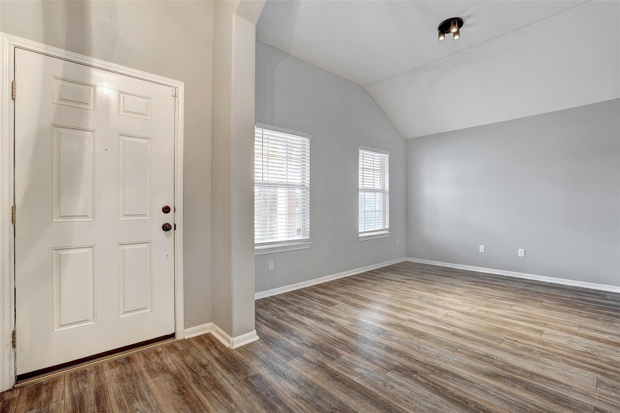 1307 Ridgewood Dr Property Photo 3