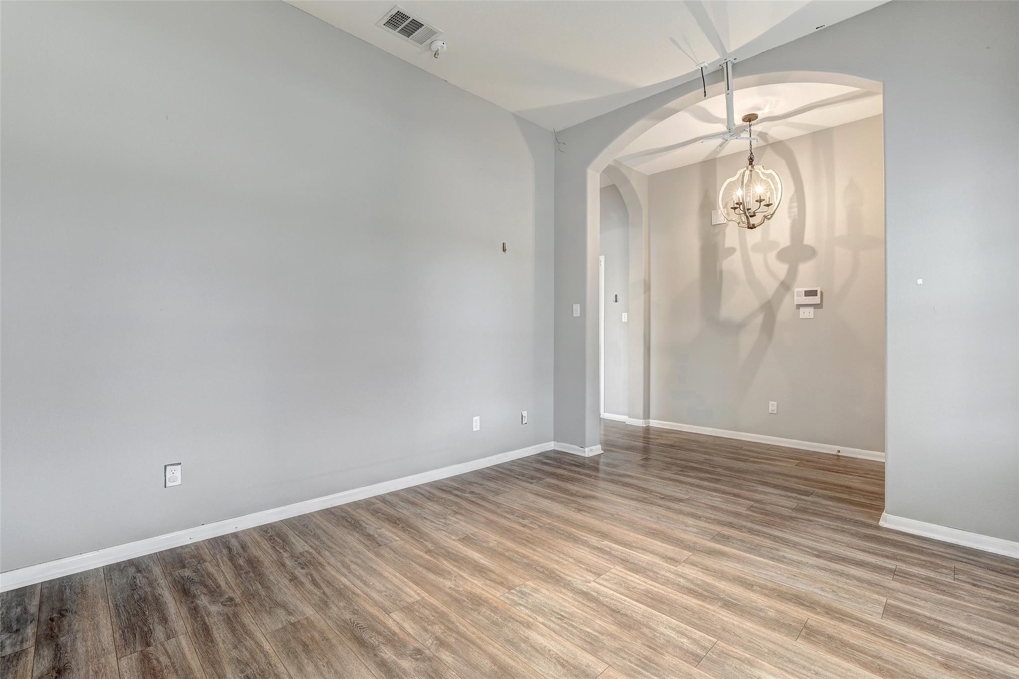 1307 Ridgewood Dr Property Photo 6