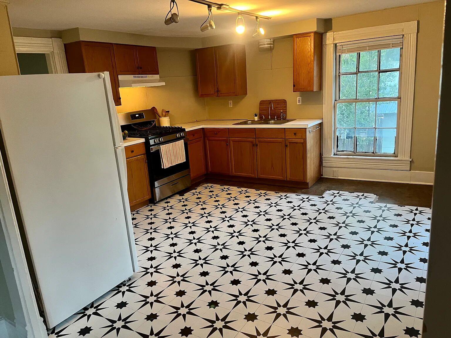 706 W 32nd St #b Property Photo 6
