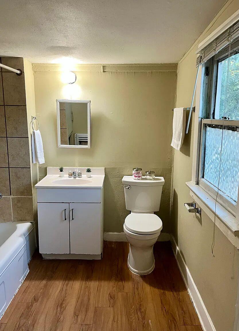 706 W 32nd St #b Property Photo 9