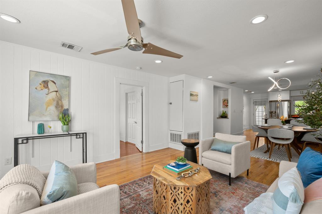 1184 Navasota St Property Photo 4