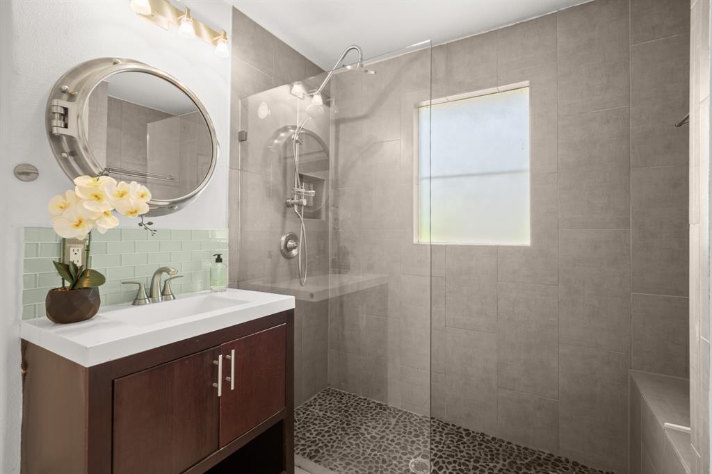 1184 Navasota St Property Photo 21