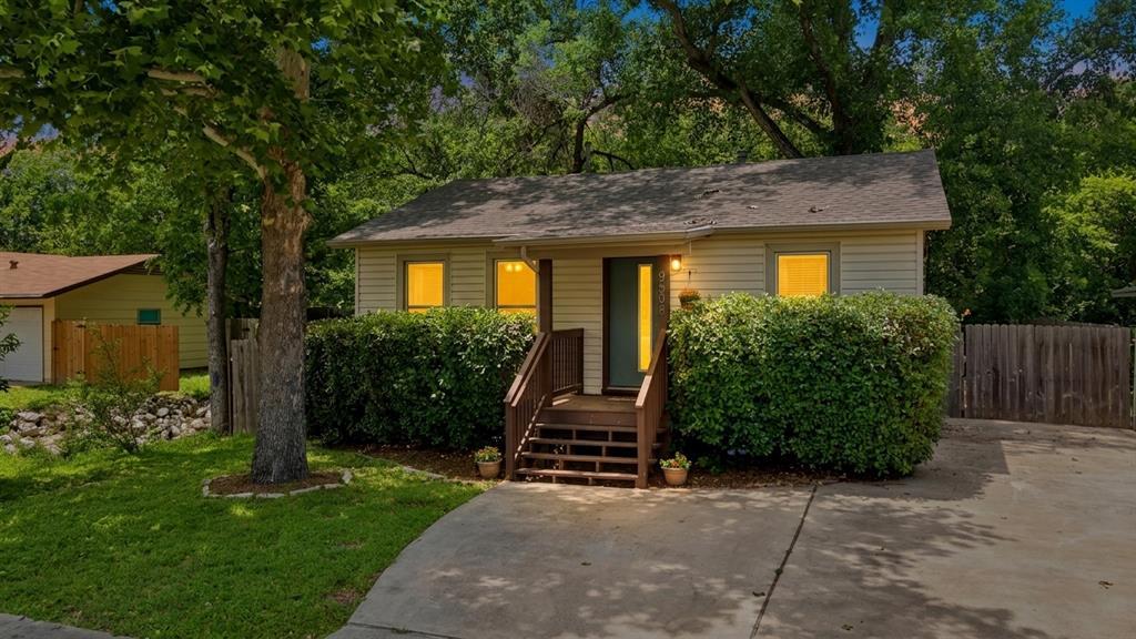 9504 N Creek Dr Property Photo 4