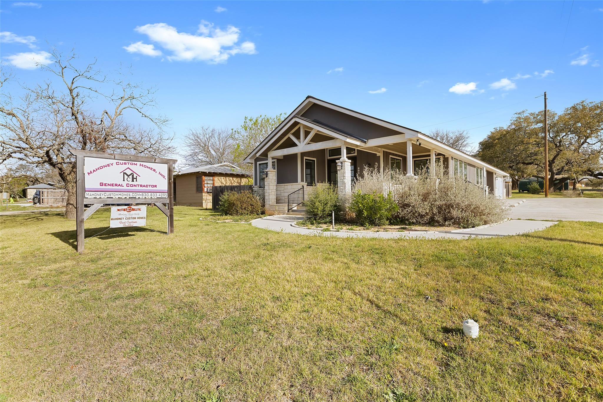 802 4th St Property Photo