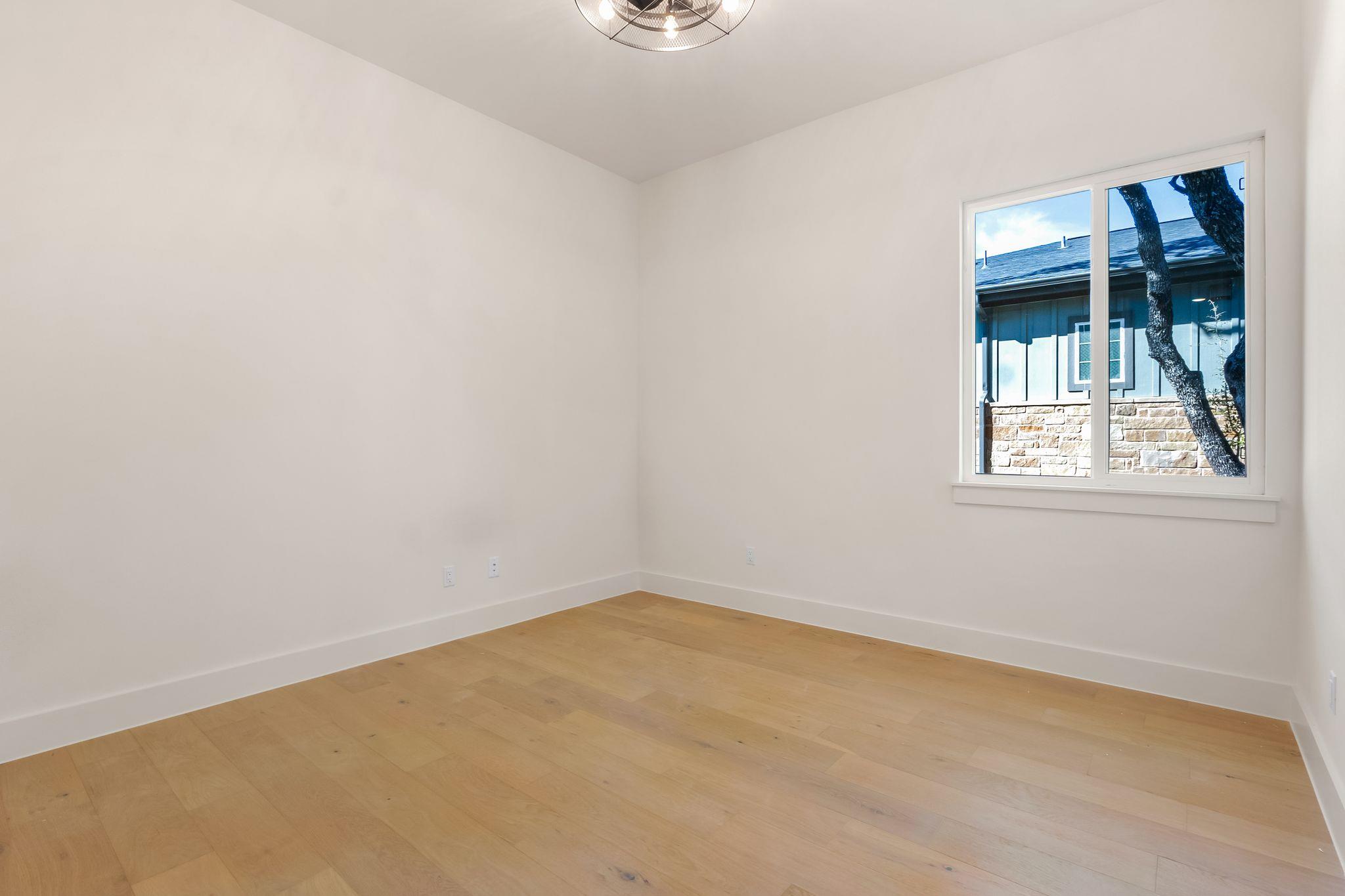 300 Bedford Dr Property Photo 29