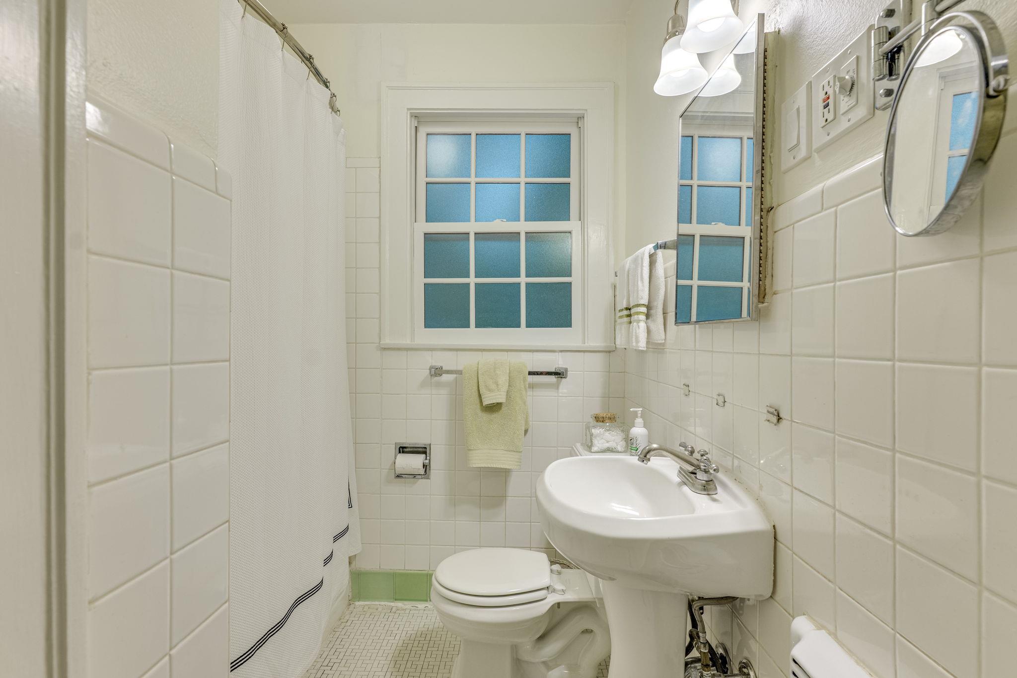 1609 Woodlawn Blvd Property Photo 9