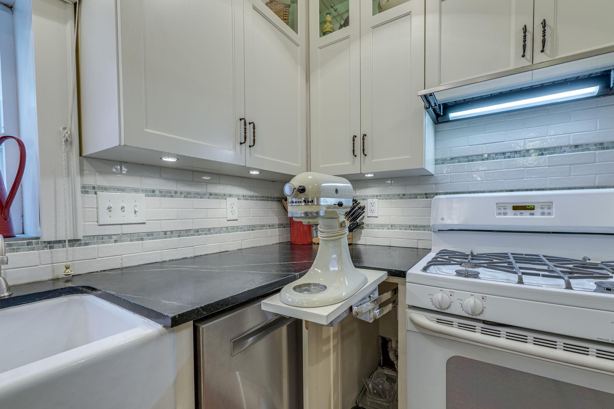 1609 Woodlawn Blvd Property Photo 13