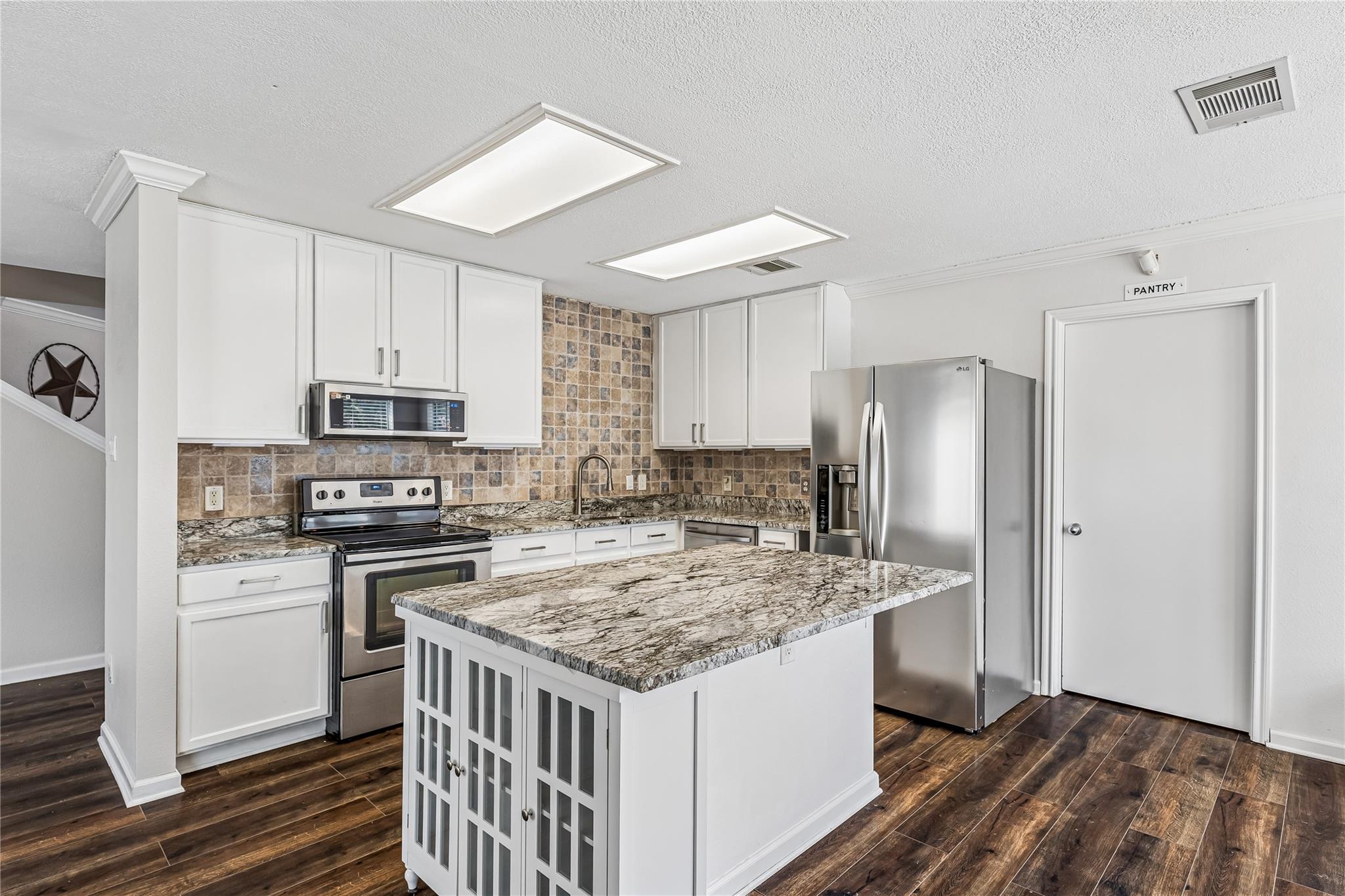 3607 Bass Loop Property Photo 7