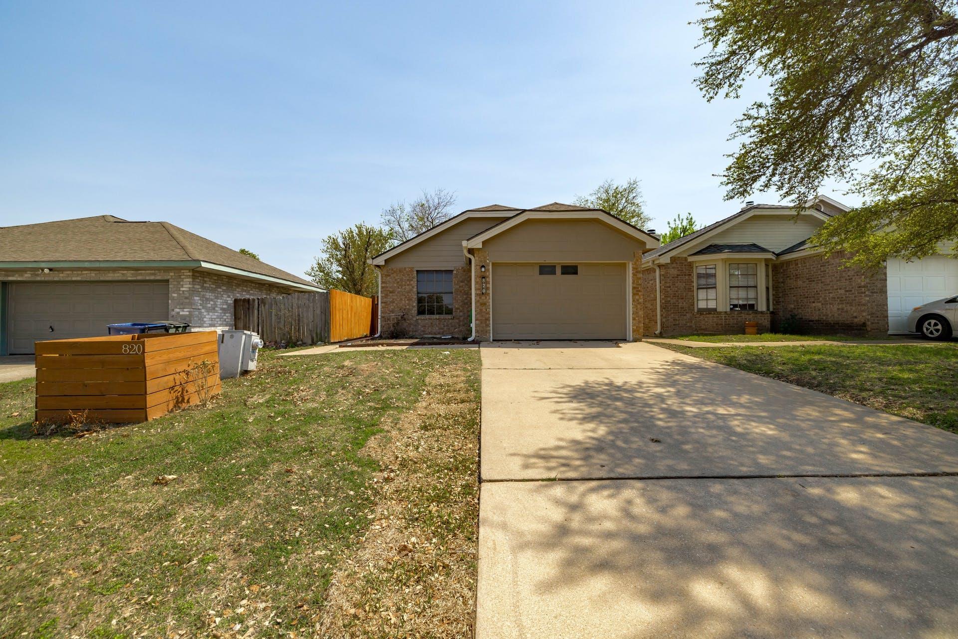 820 Mica Ln Property Photo 1