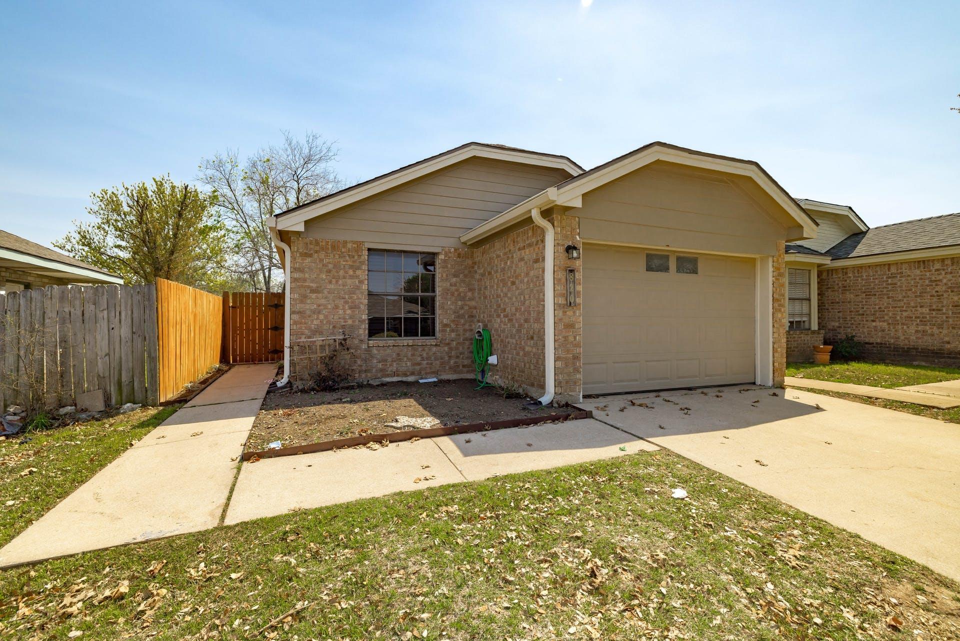 820 Mica Ln Property Photo 2