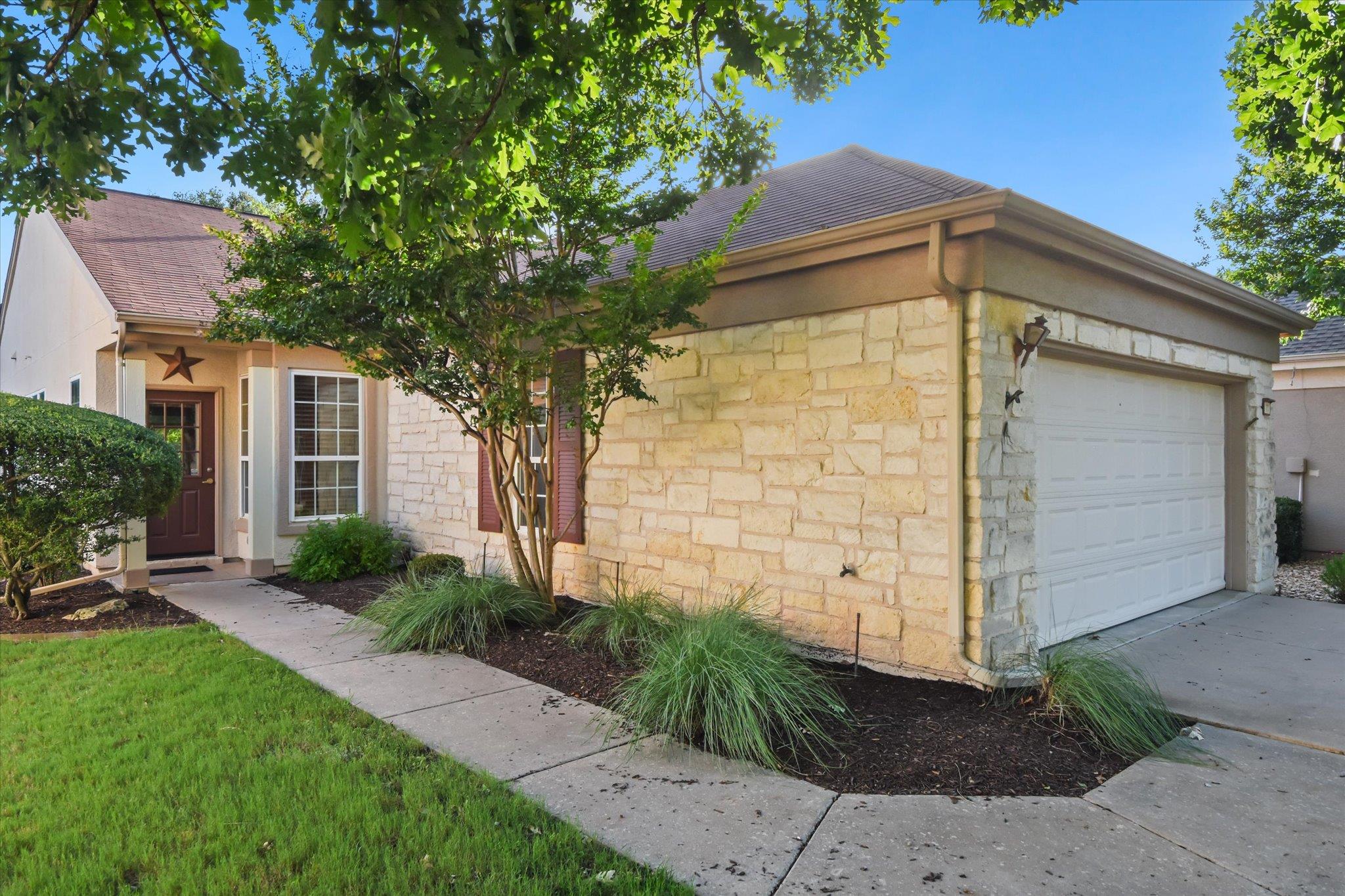 111 Bonham Loop Property Photo 1