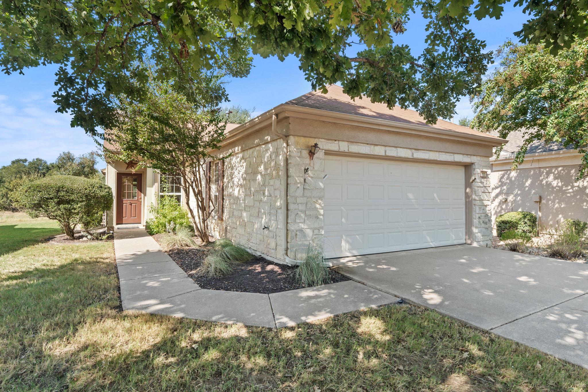 111 Bonham Loop Property Photo 1