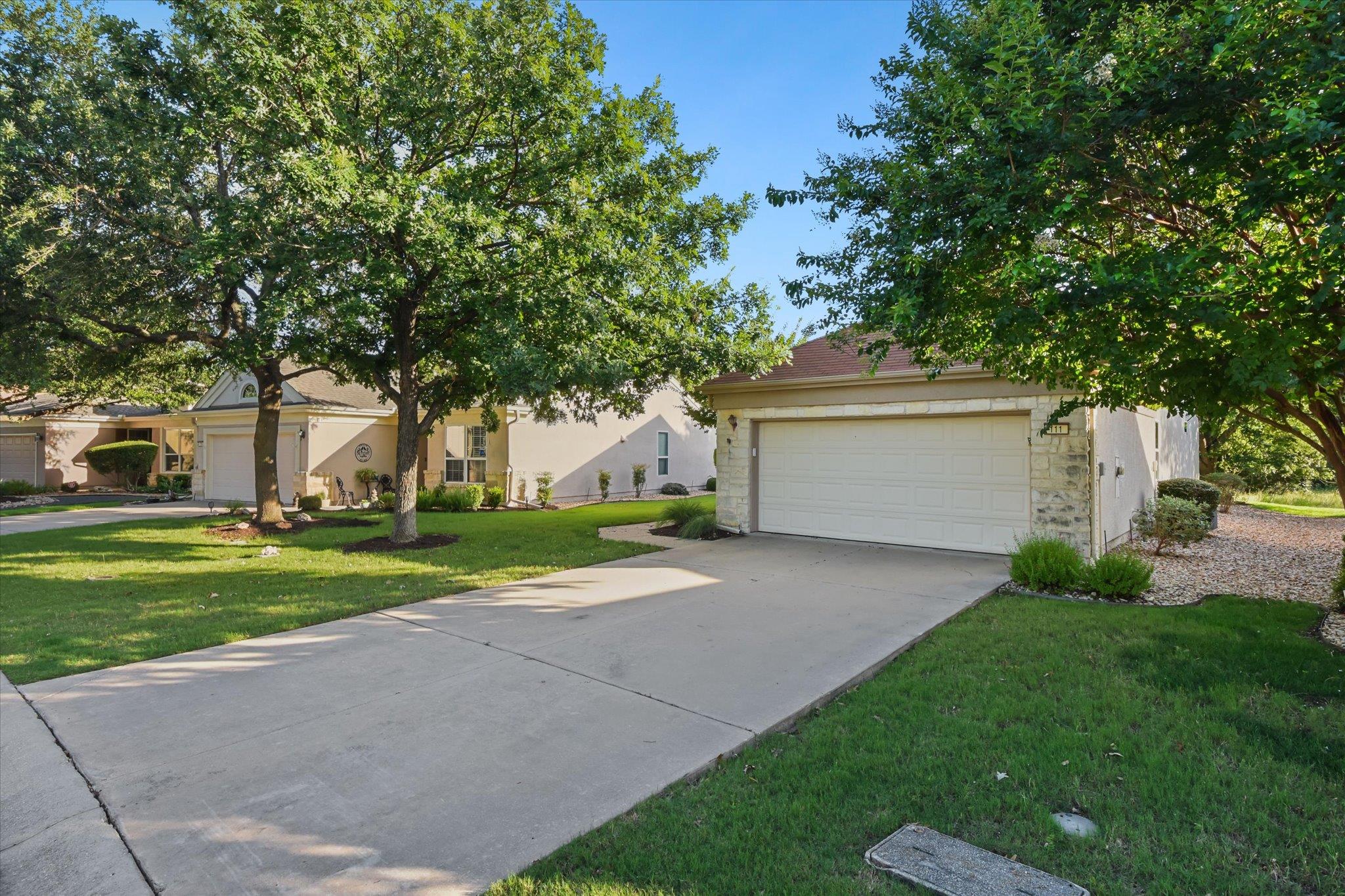 111 Bonham Loop Property Photo 3