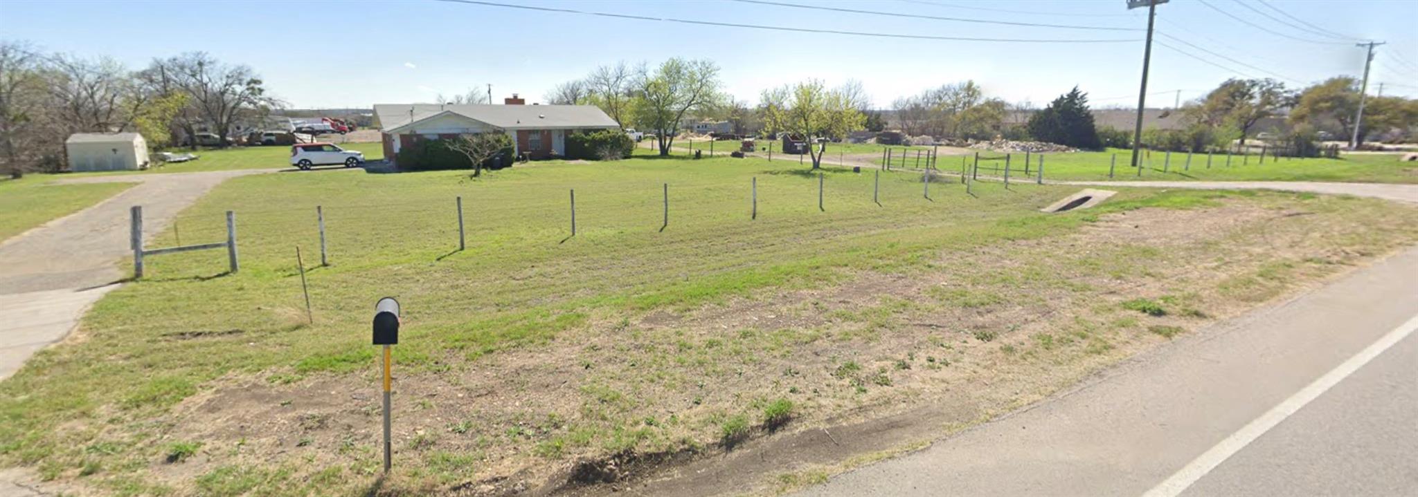 140 Limmer Loop Property Photo 3