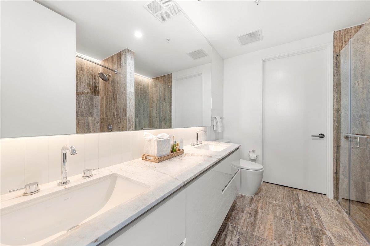 313 W 17th St #2405 Property Photo 16