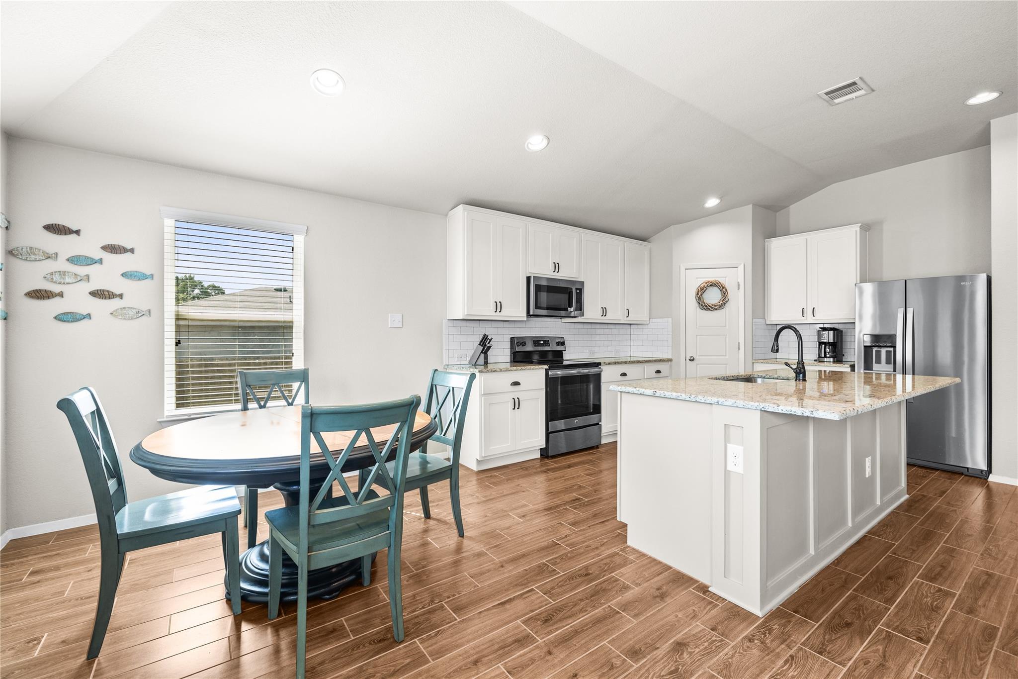 21204 Santa Rosa Ave Property Photo 4