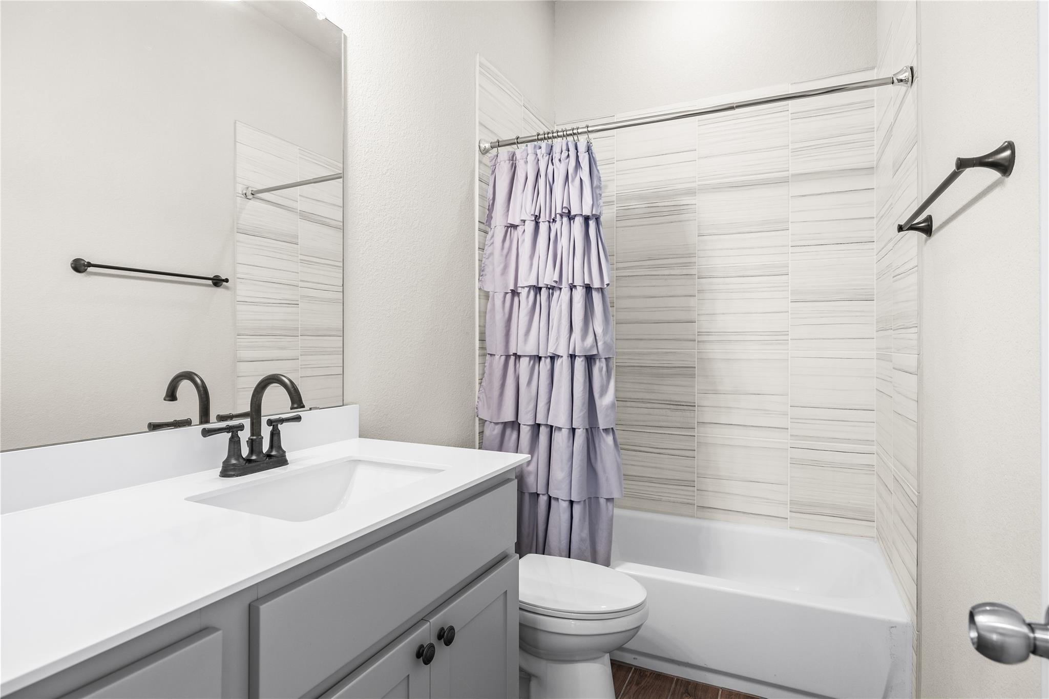 21204 Santa Rosa Ave Property Photo 15