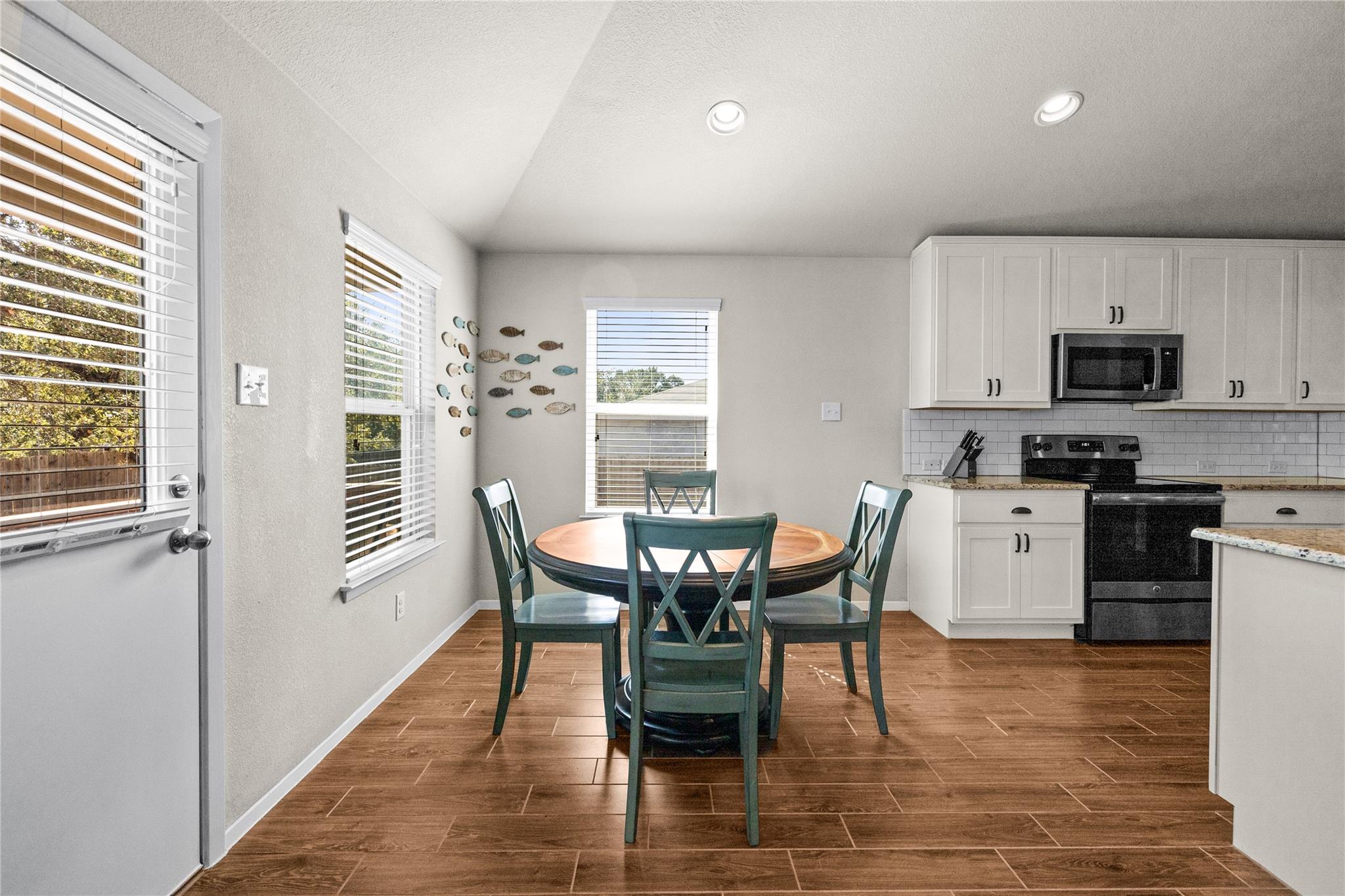 21204 Santa Rosa Ave Property Photo 19