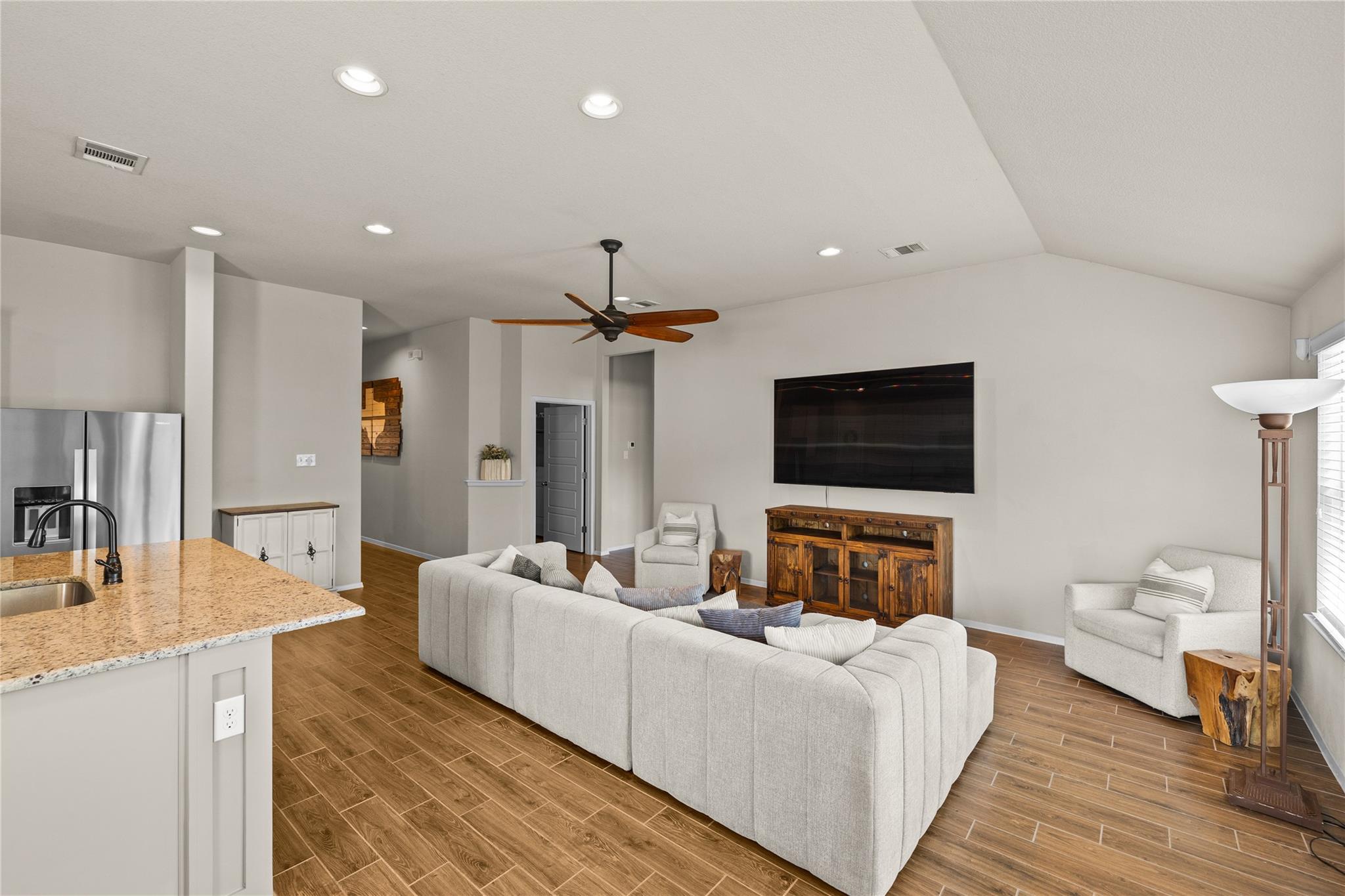 21204 Santa Rosa Ave Property Photo 30
