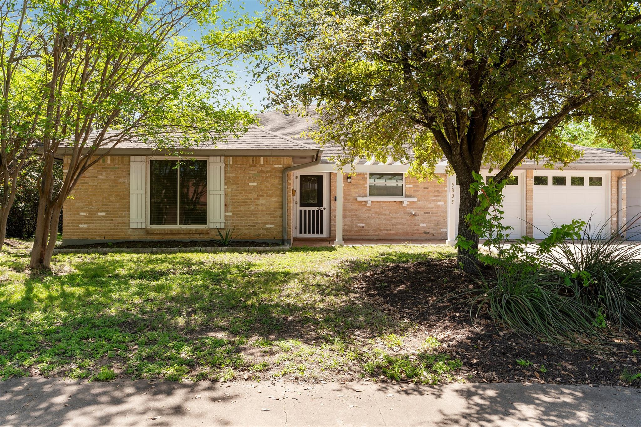 5805 Gateshead Dr Property Photo 1