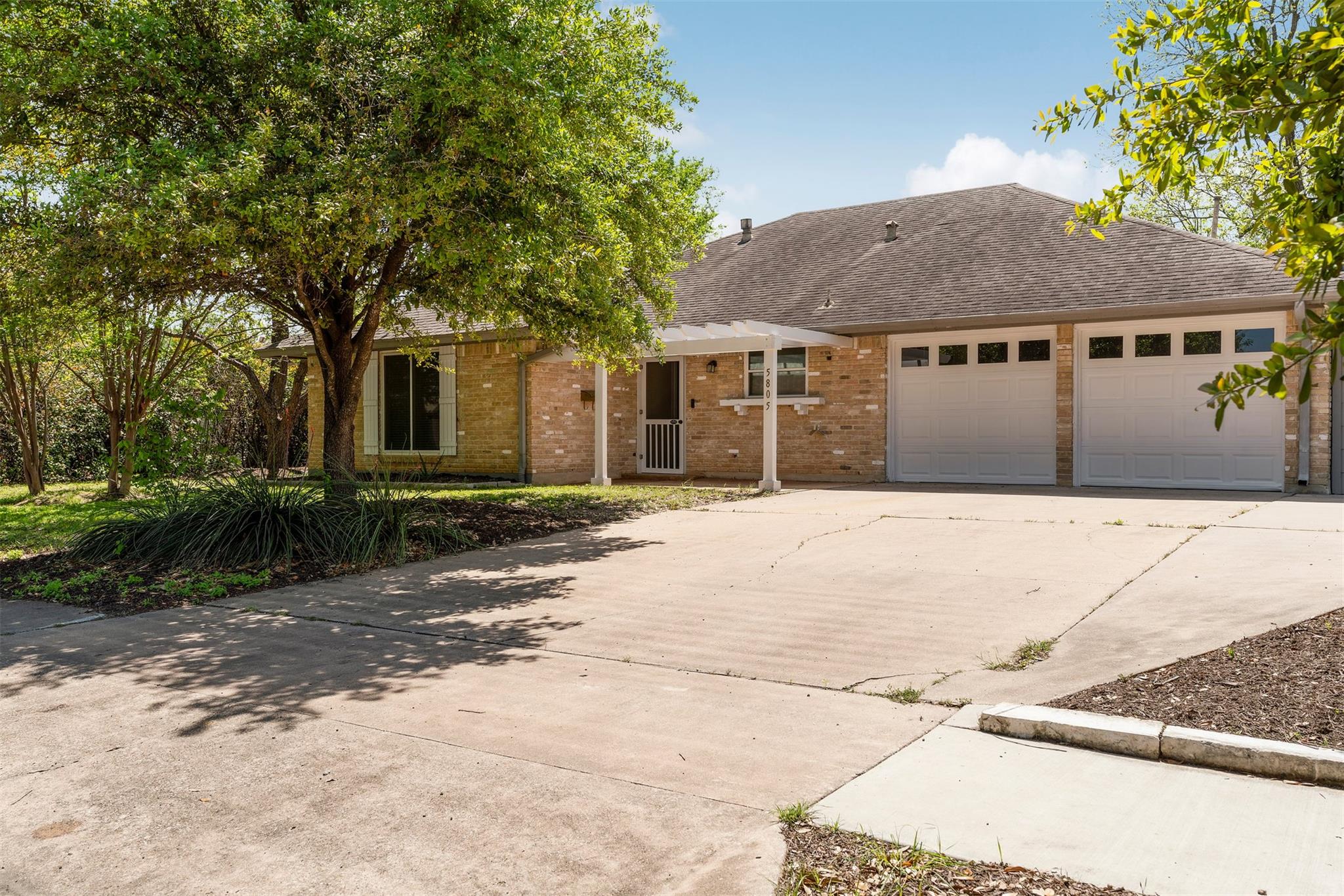 5805 Gateshead Dr Property Photo 4