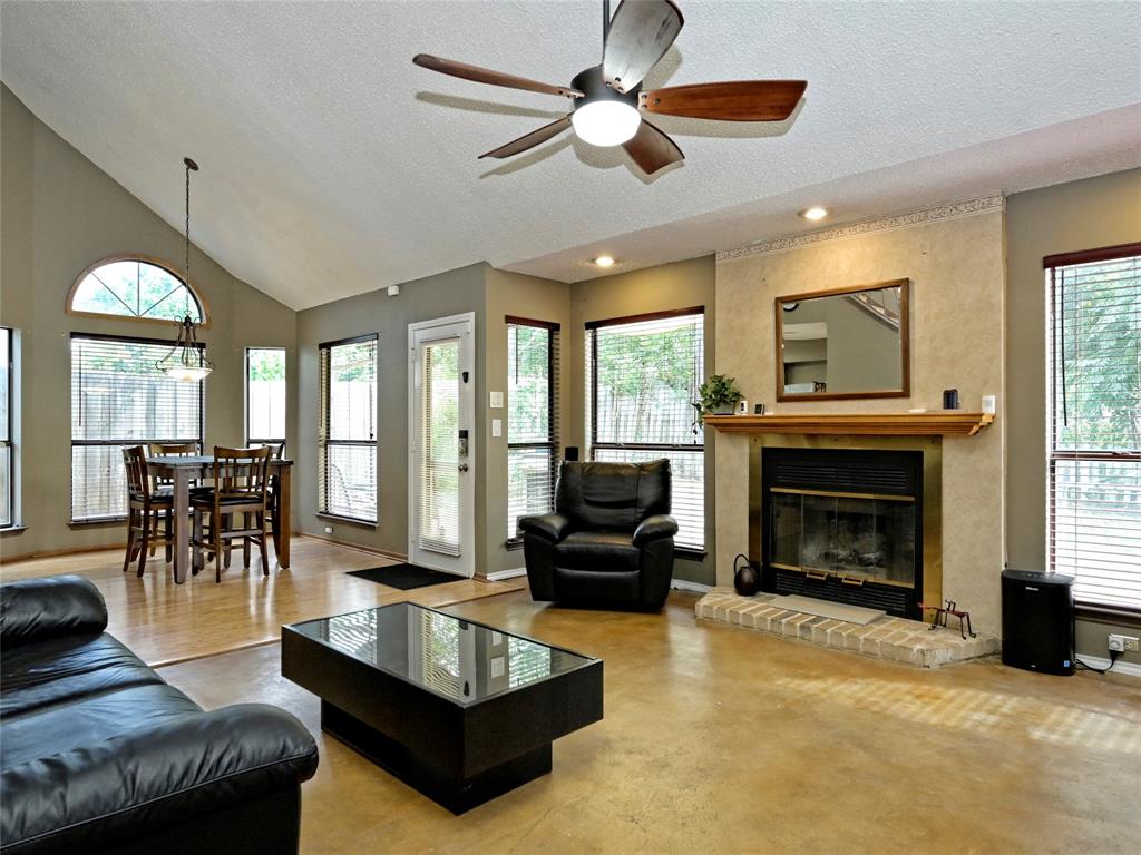 4211 Alexandria Dr Property Photo 4