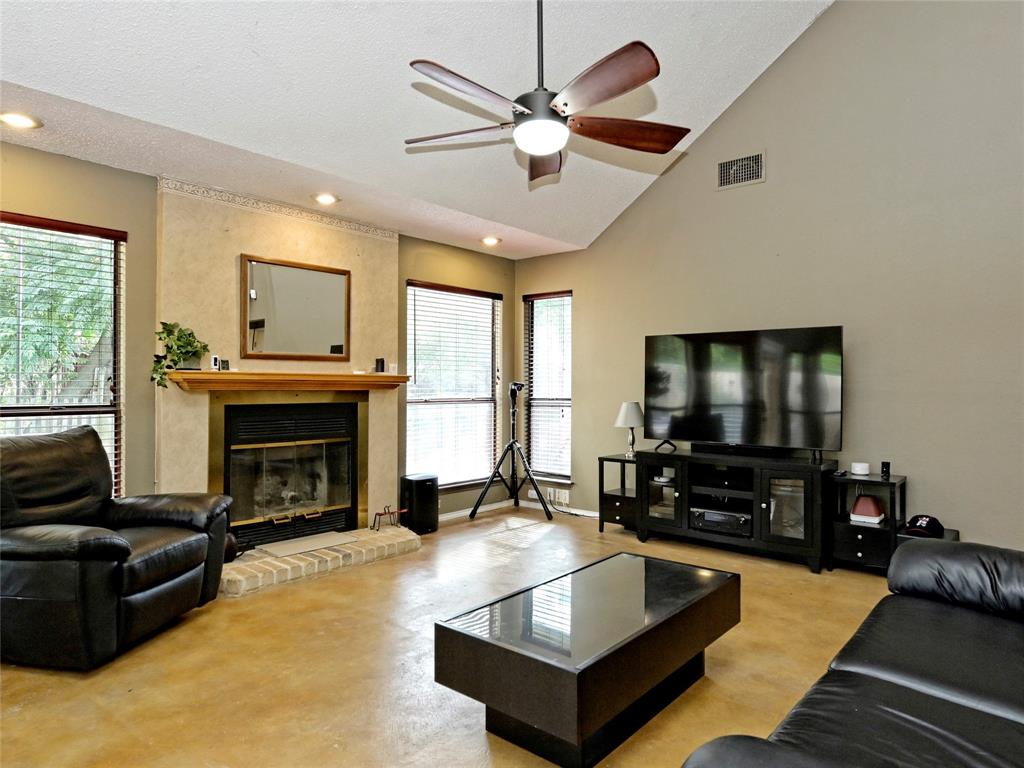 4211 Alexandria Dr Property Photo 5