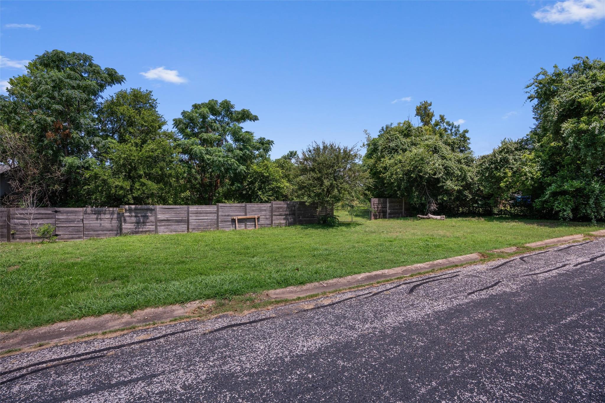 112 Plum Dr Property Photo 1
