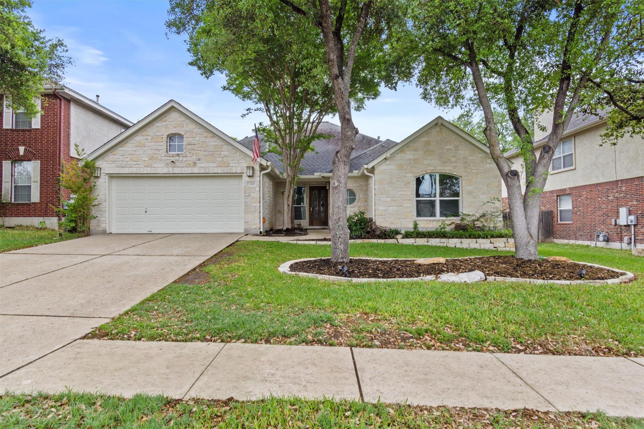 2305 Arnie Ln Property Photo 1