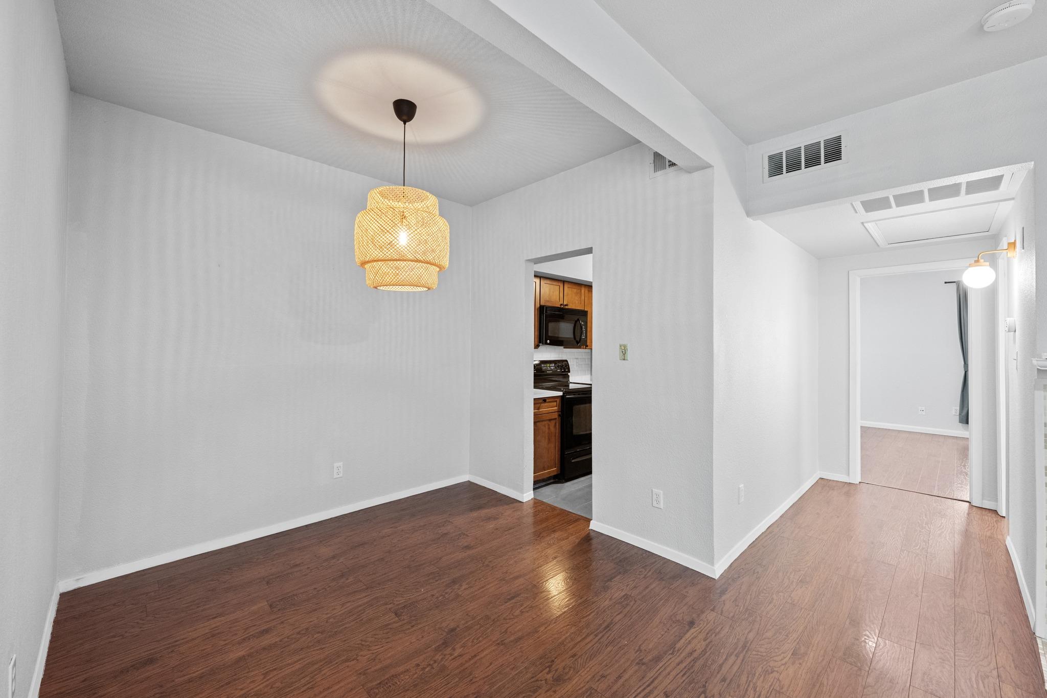 1509 W 39 1/2 St #108 Property Photo 6