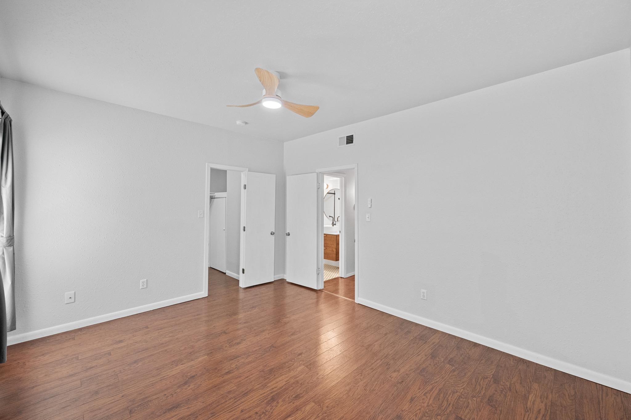 1509 W 39 1/2 St #108 Property Photo 14