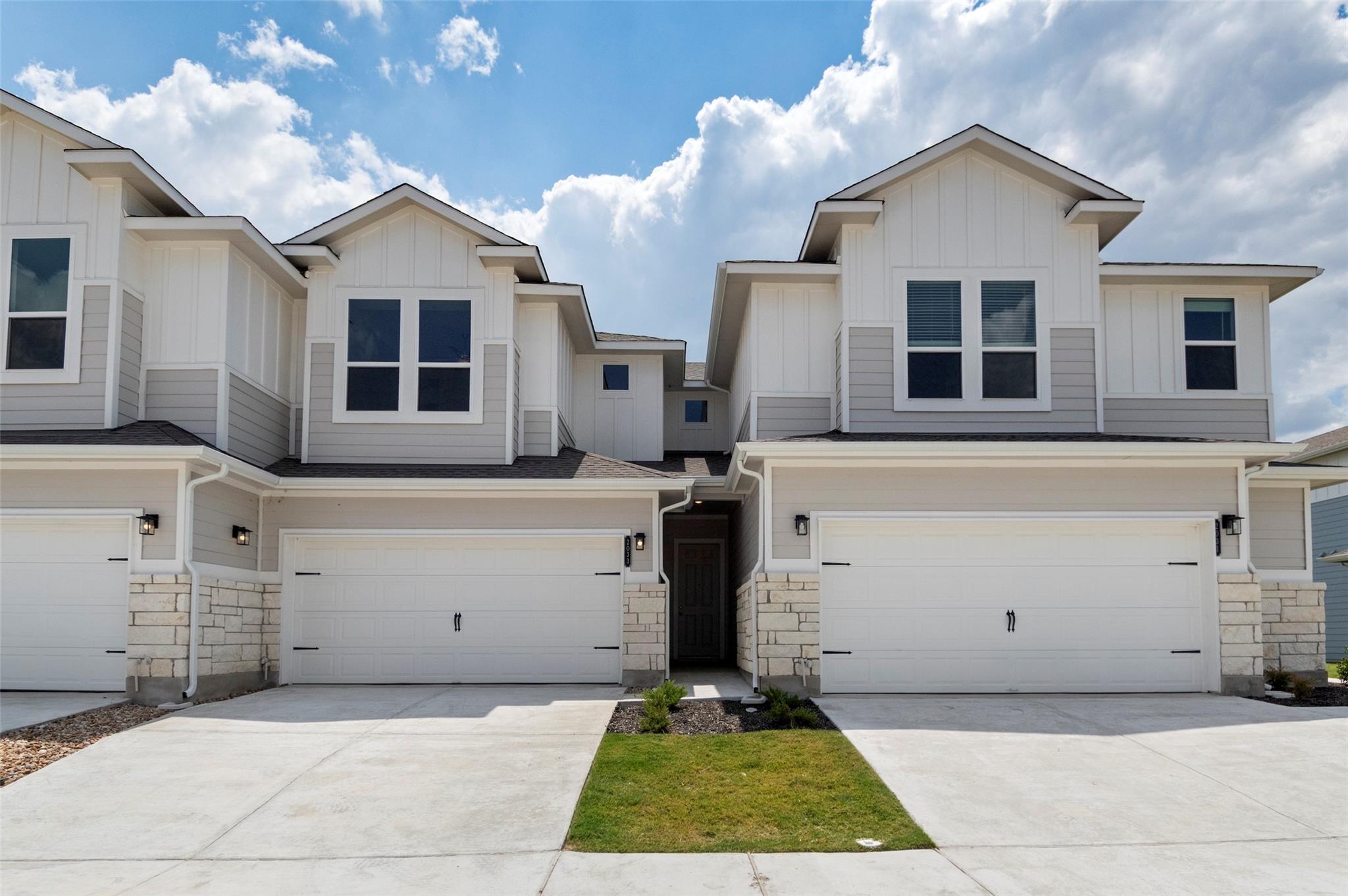 2033 Cora Ivy Ln Property Photo 1