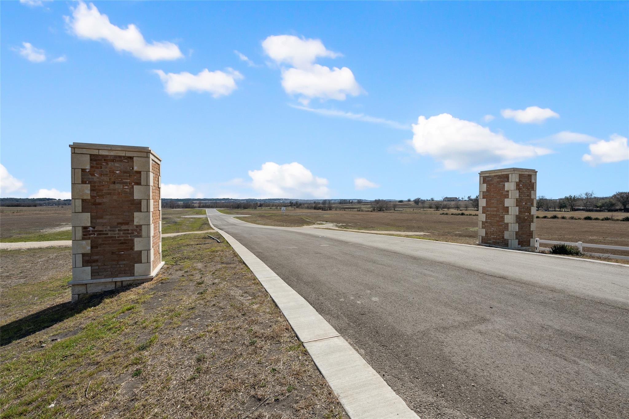 2558 E Fm 487 Property Photo 12