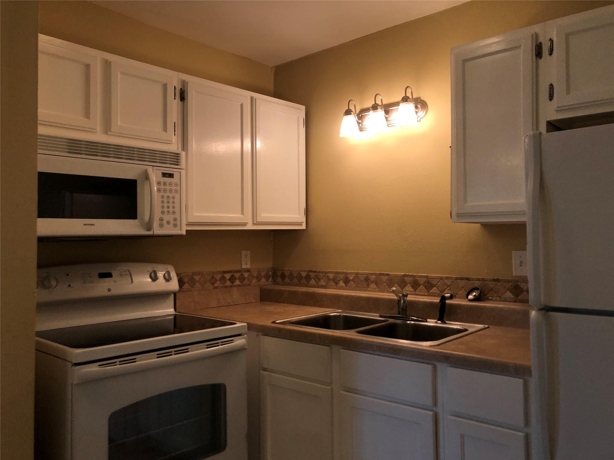 1000 W 26th St #106 Property Photo 11